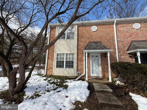 Photo of 36 Viburnum Court, LAWRENCEVILLE, NJ 08648 (MLS # NJME2072730)