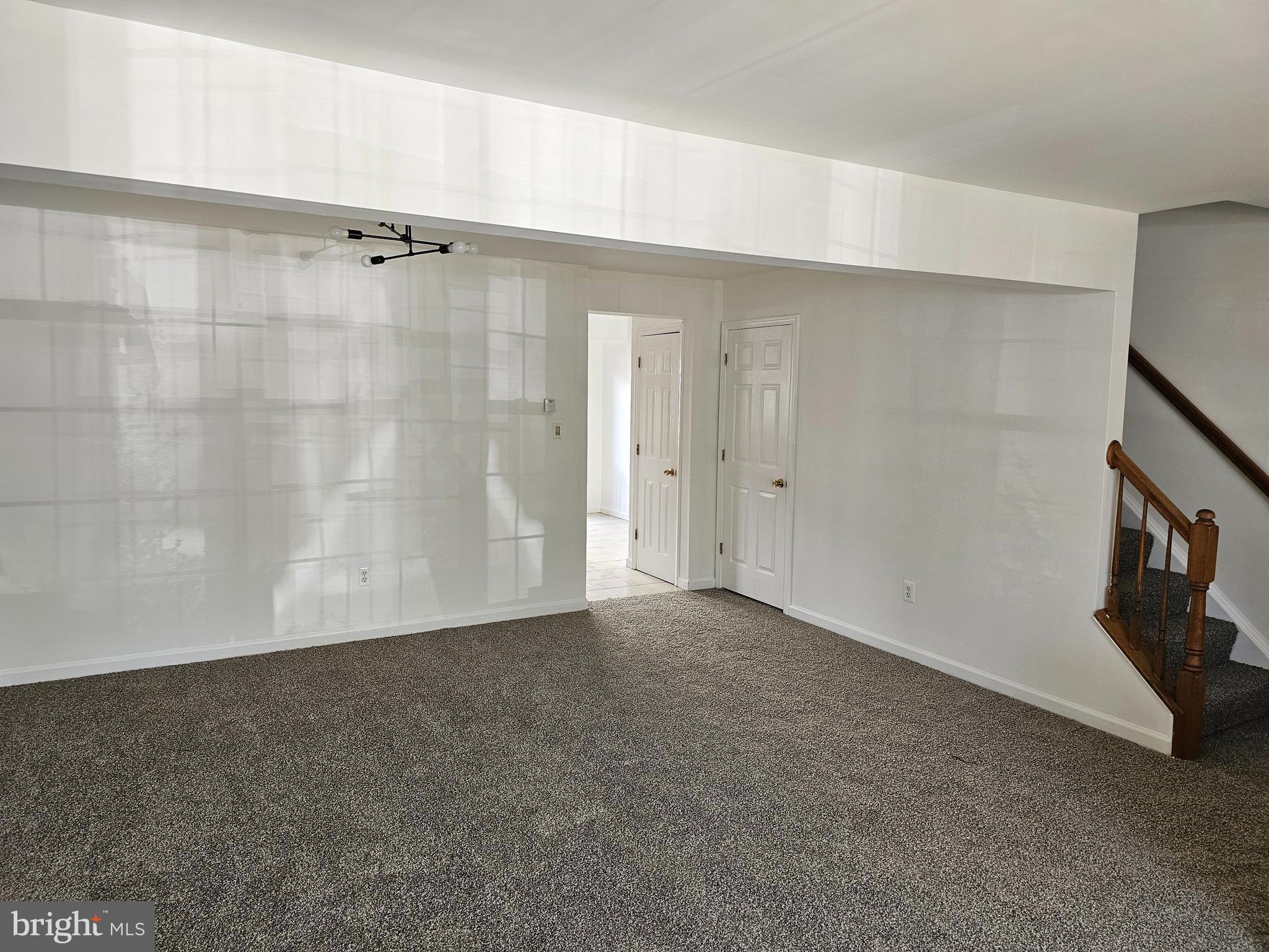 SOUTH HAMPTON - Residential Lease