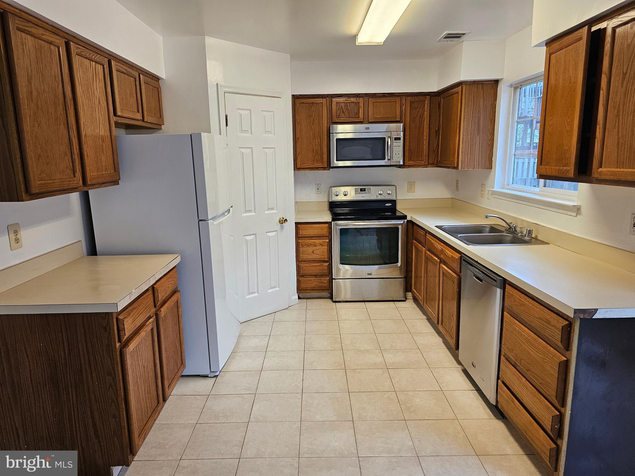 SOUTH HAMPTON - Residential Lease