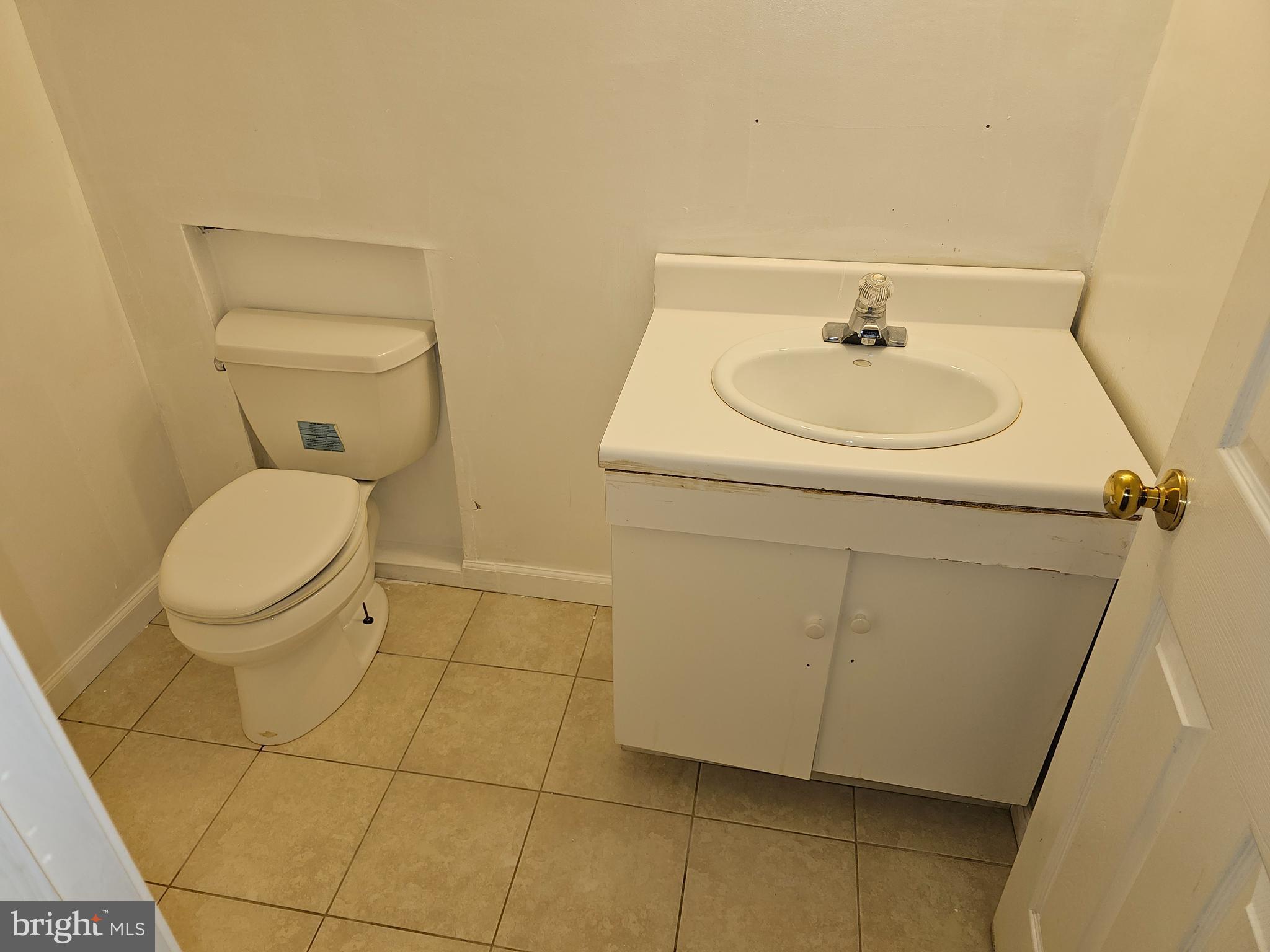 SOUTH HAMPTON - Residential Lease