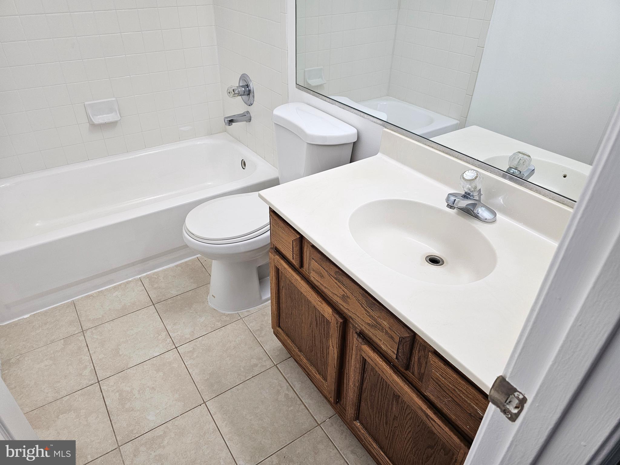 SOUTH HAMPTON - Residential Lease