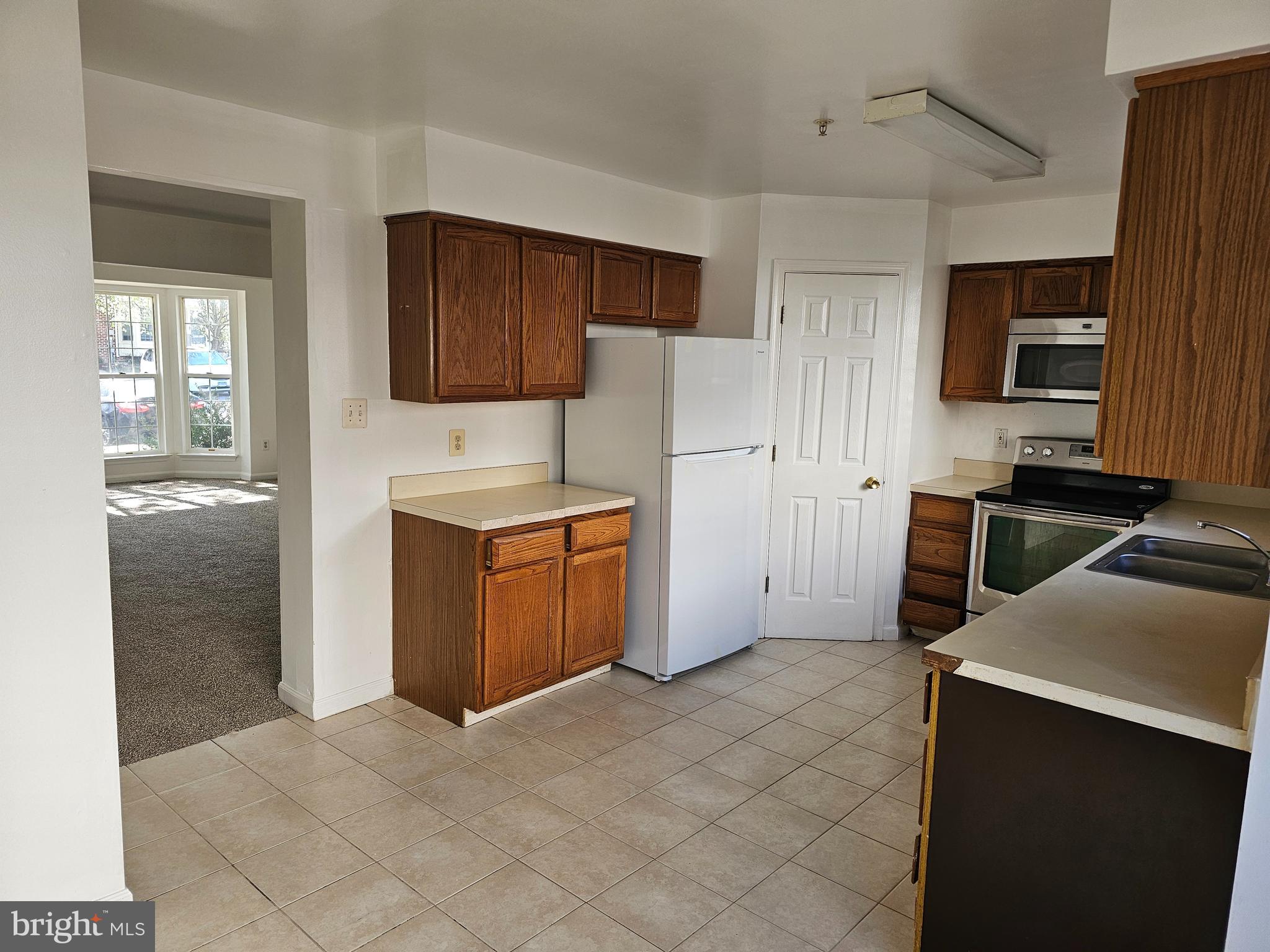 SOUTH HAMPTON - Residential Lease