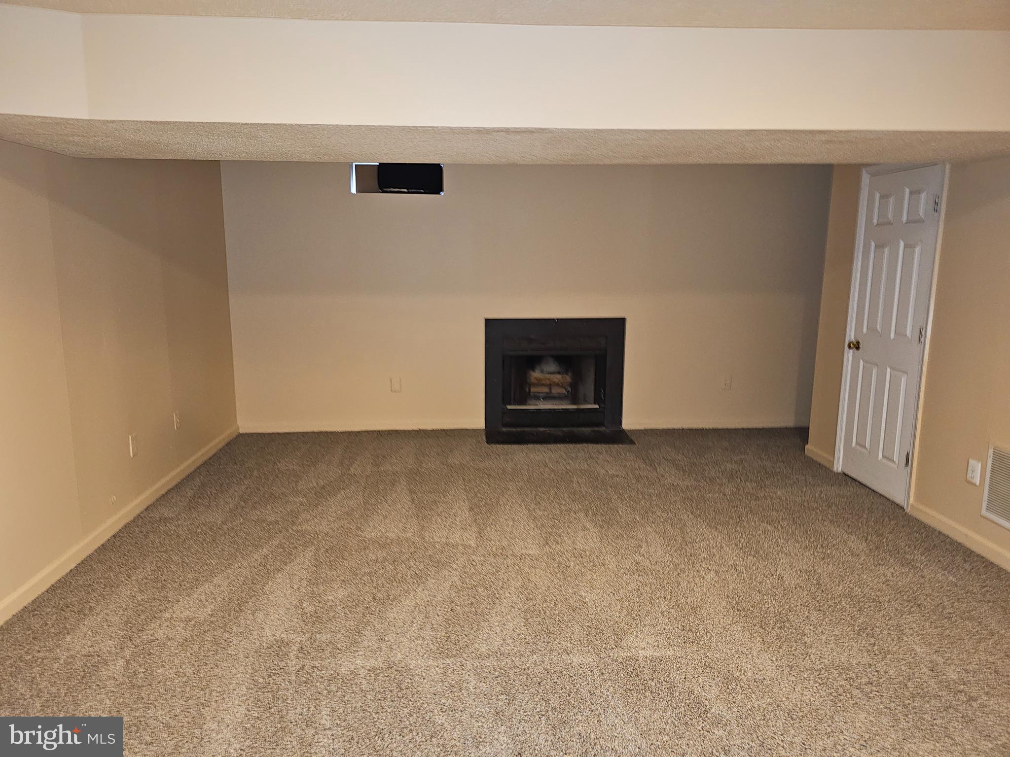 SOUTH HAMPTON - Residential Lease