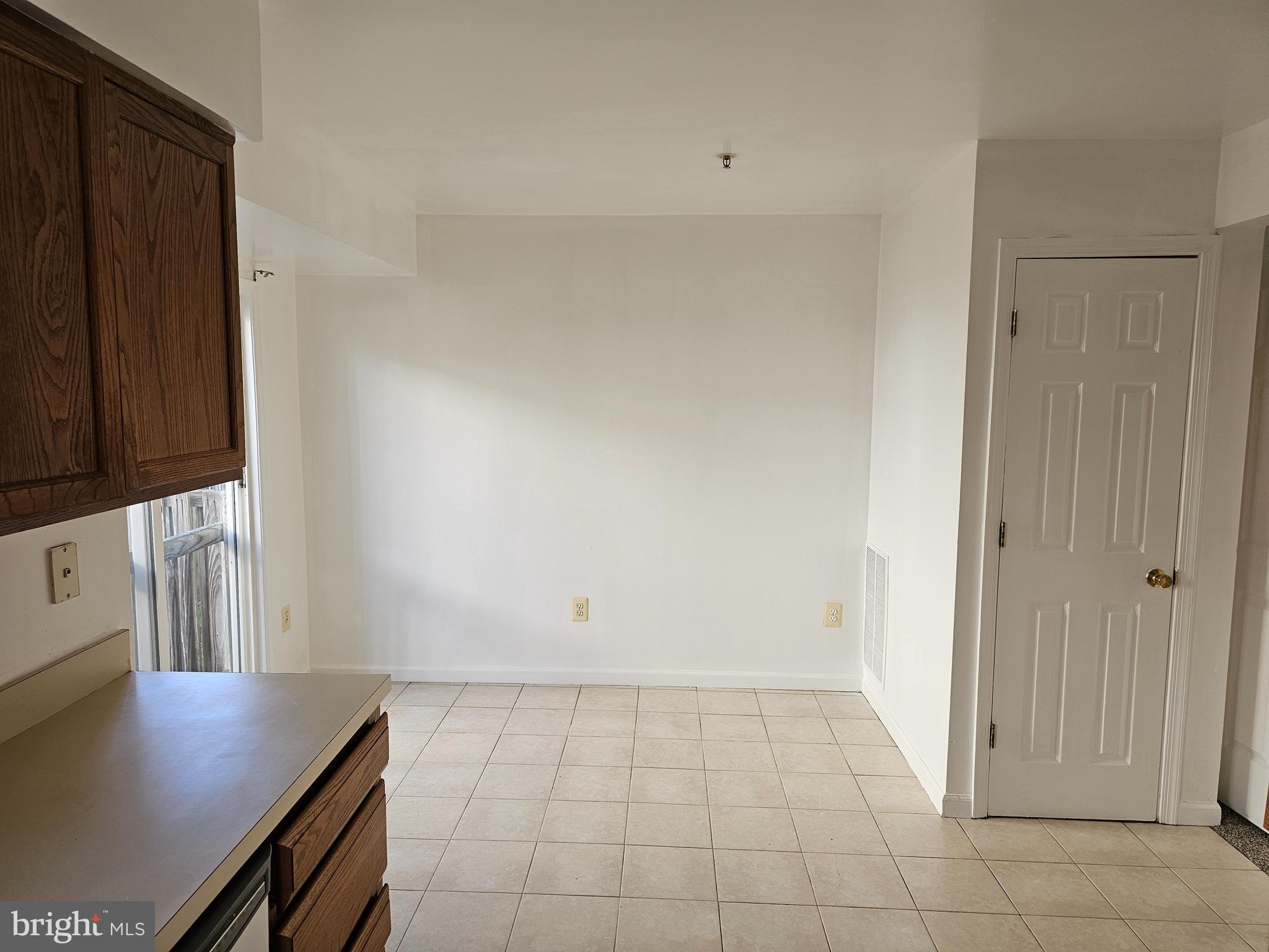 SOUTH HAMPTON - Residential Lease