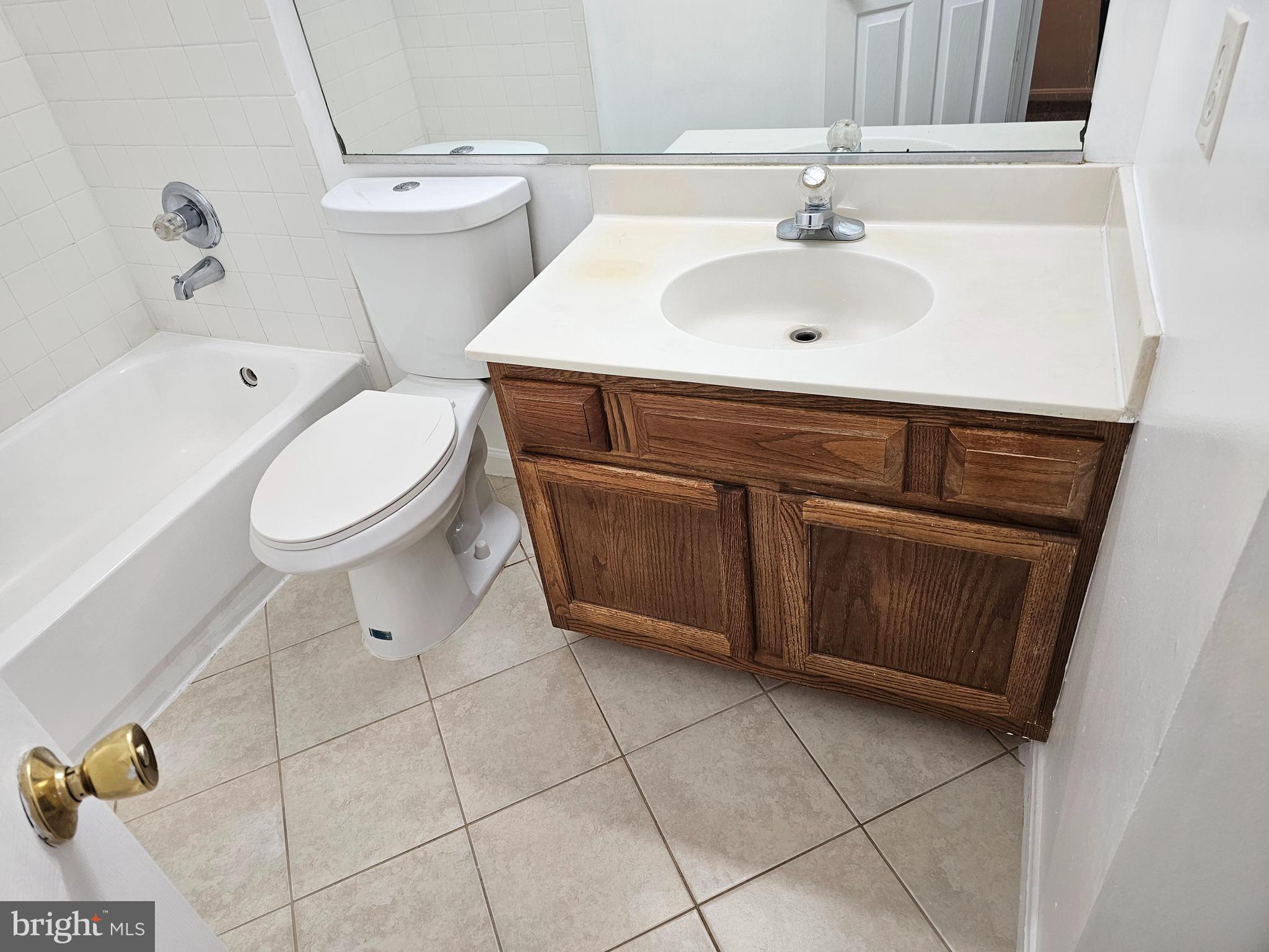 SOUTH HAMPTON - Residential Lease