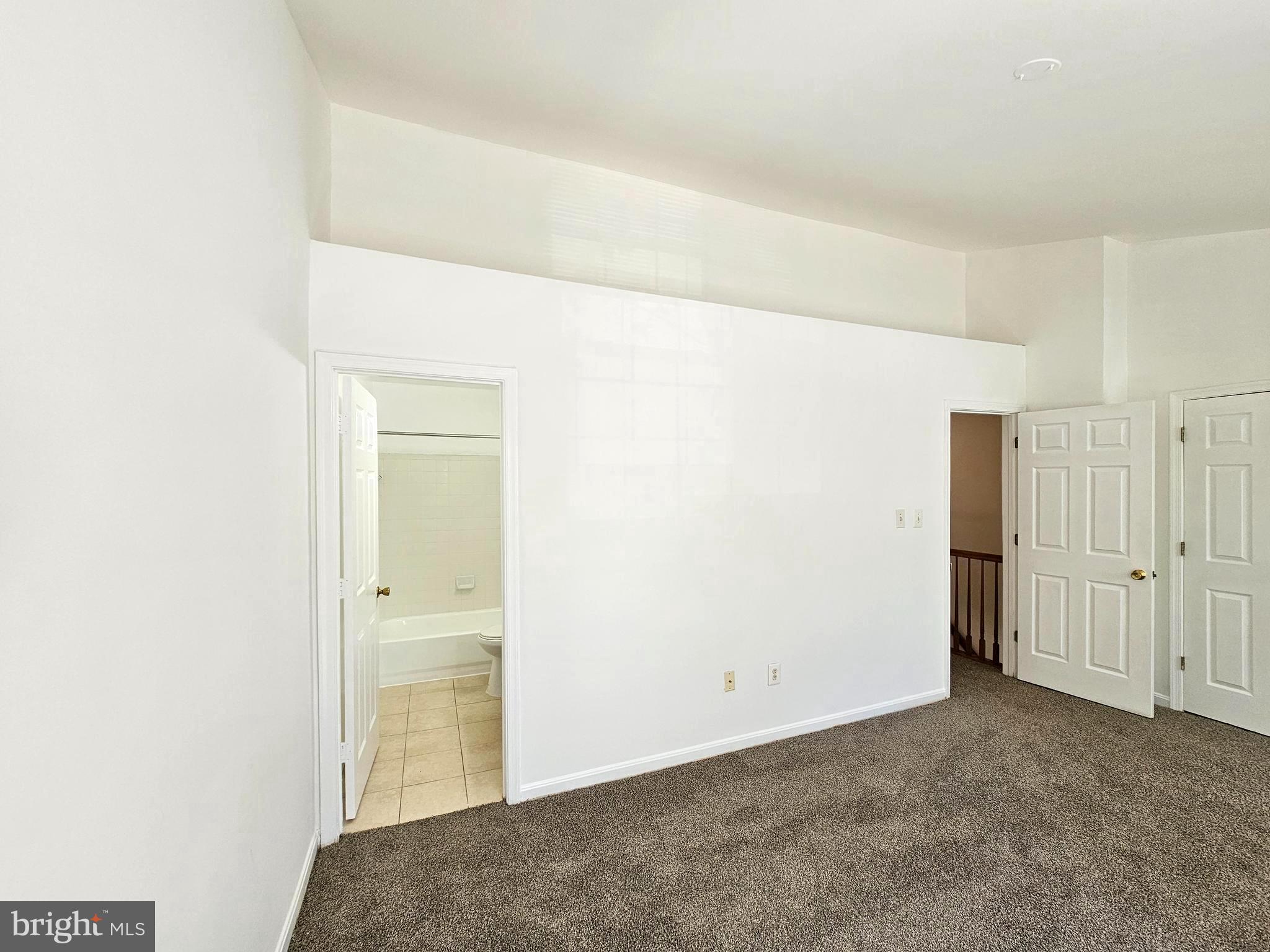 SOUTH HAMPTON - Residential Lease