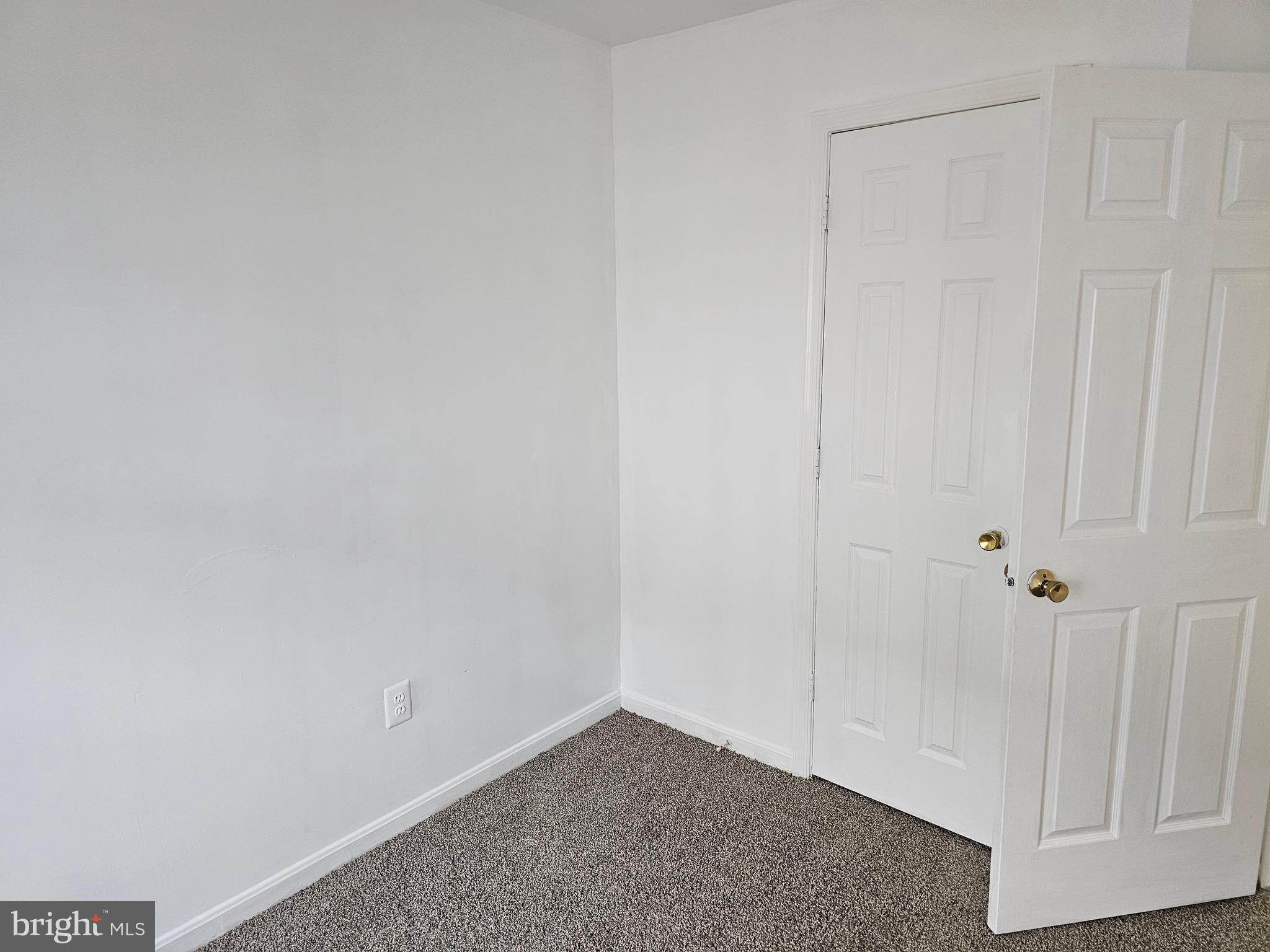 SOUTH HAMPTON - Residential Lease