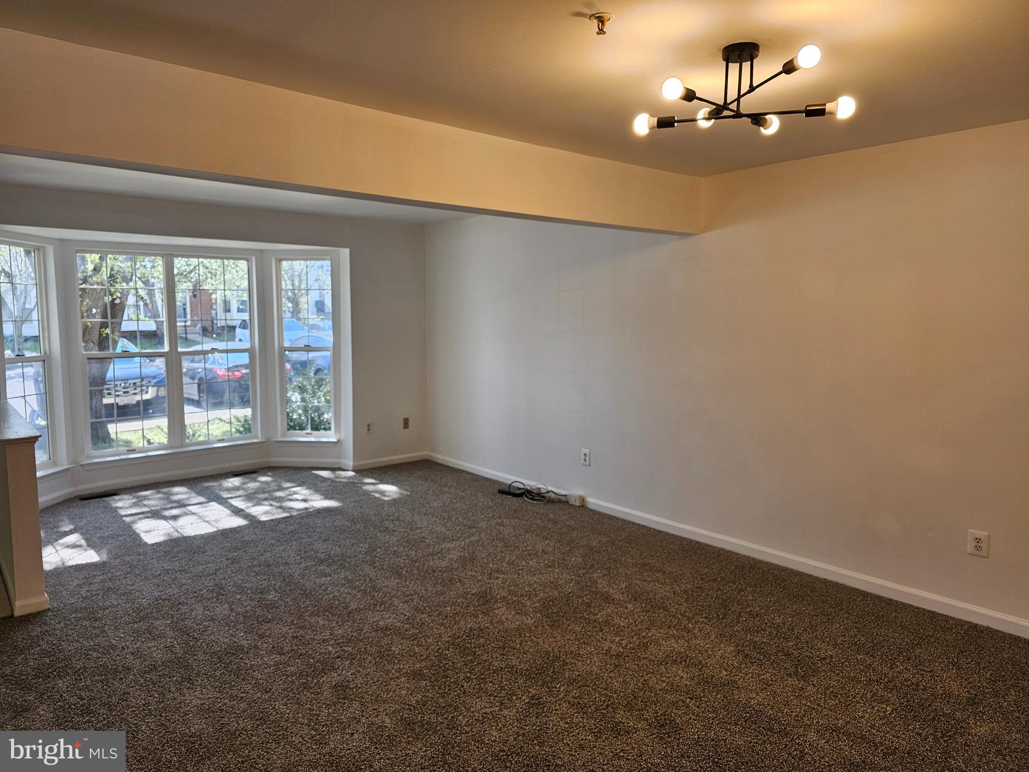 SOUTH HAMPTON - Residential Lease