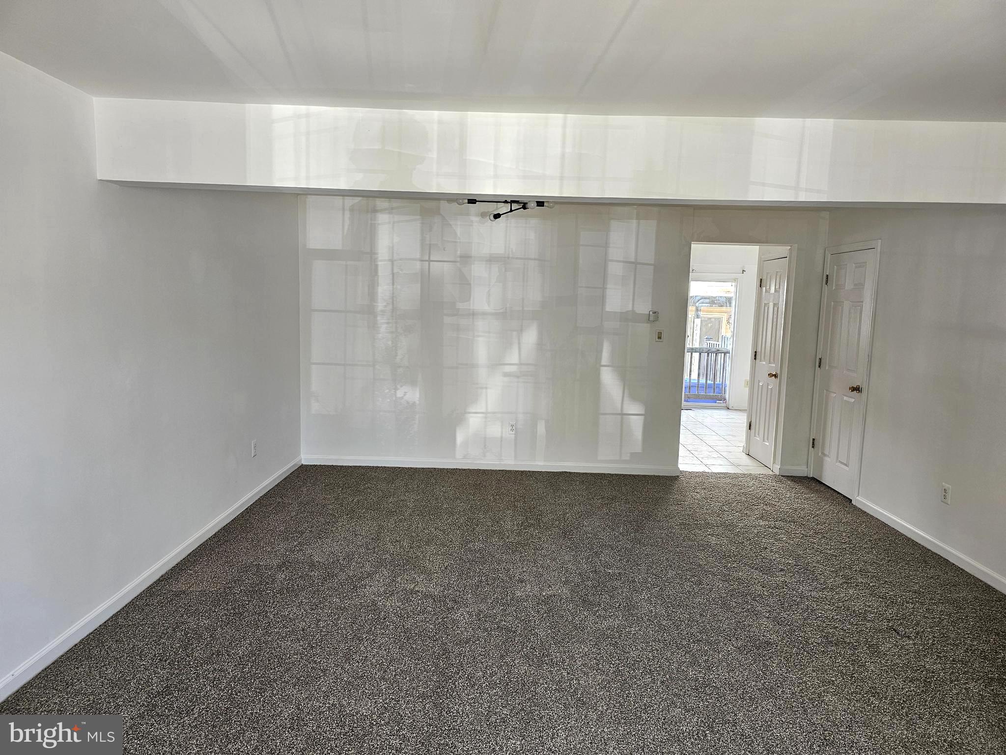 SOUTH HAMPTON - Residential Lease