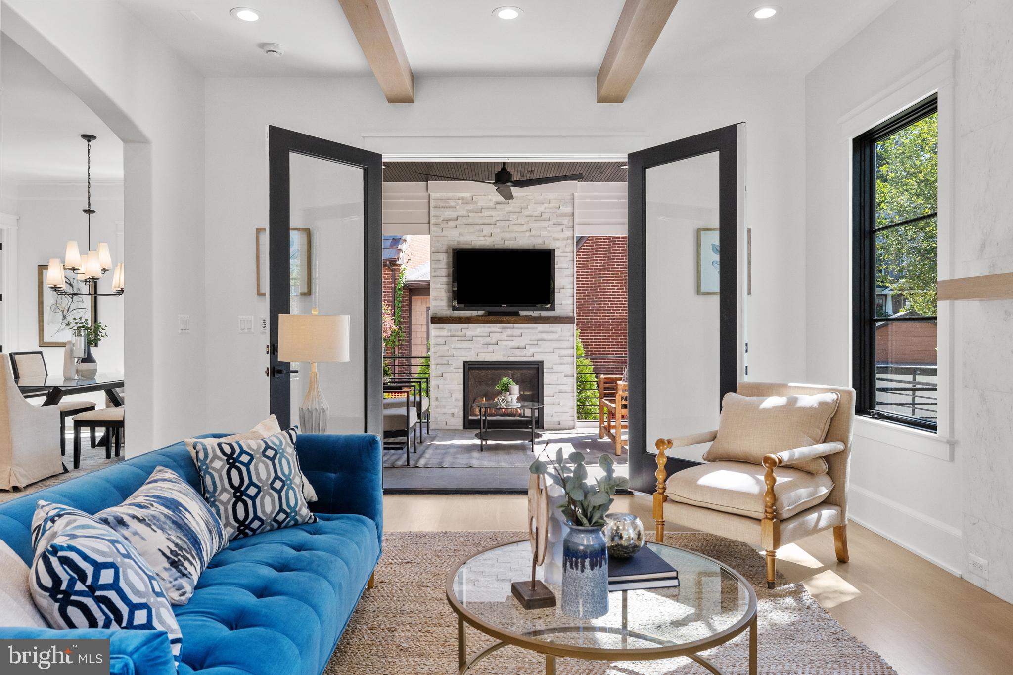 LYON VILLAGE - Residential