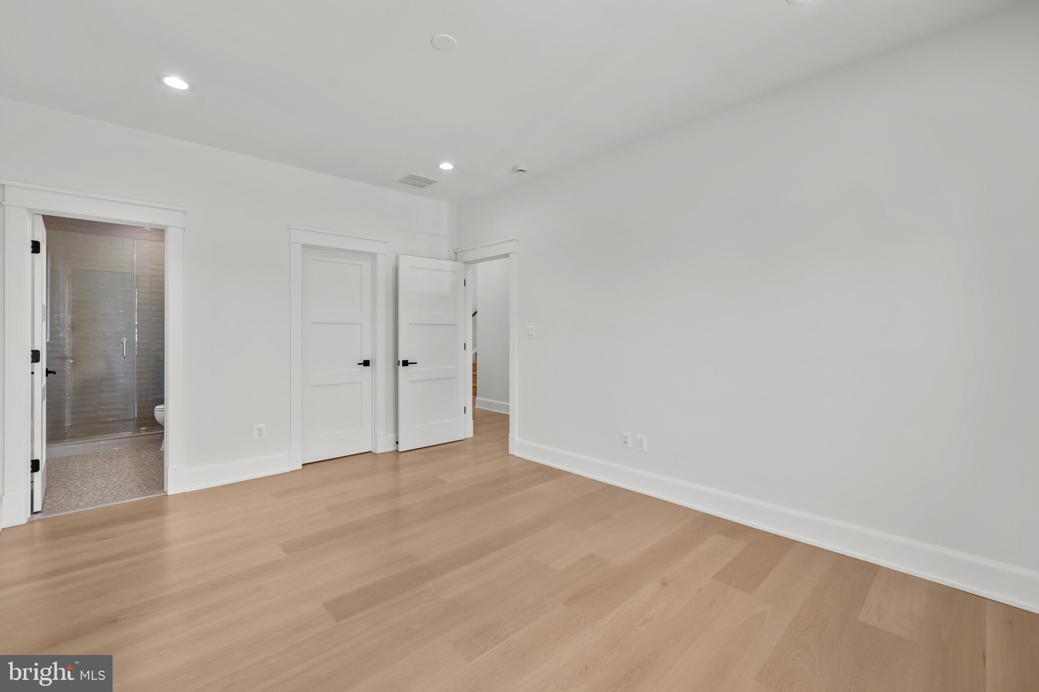 LYON VILLAGE - Residential