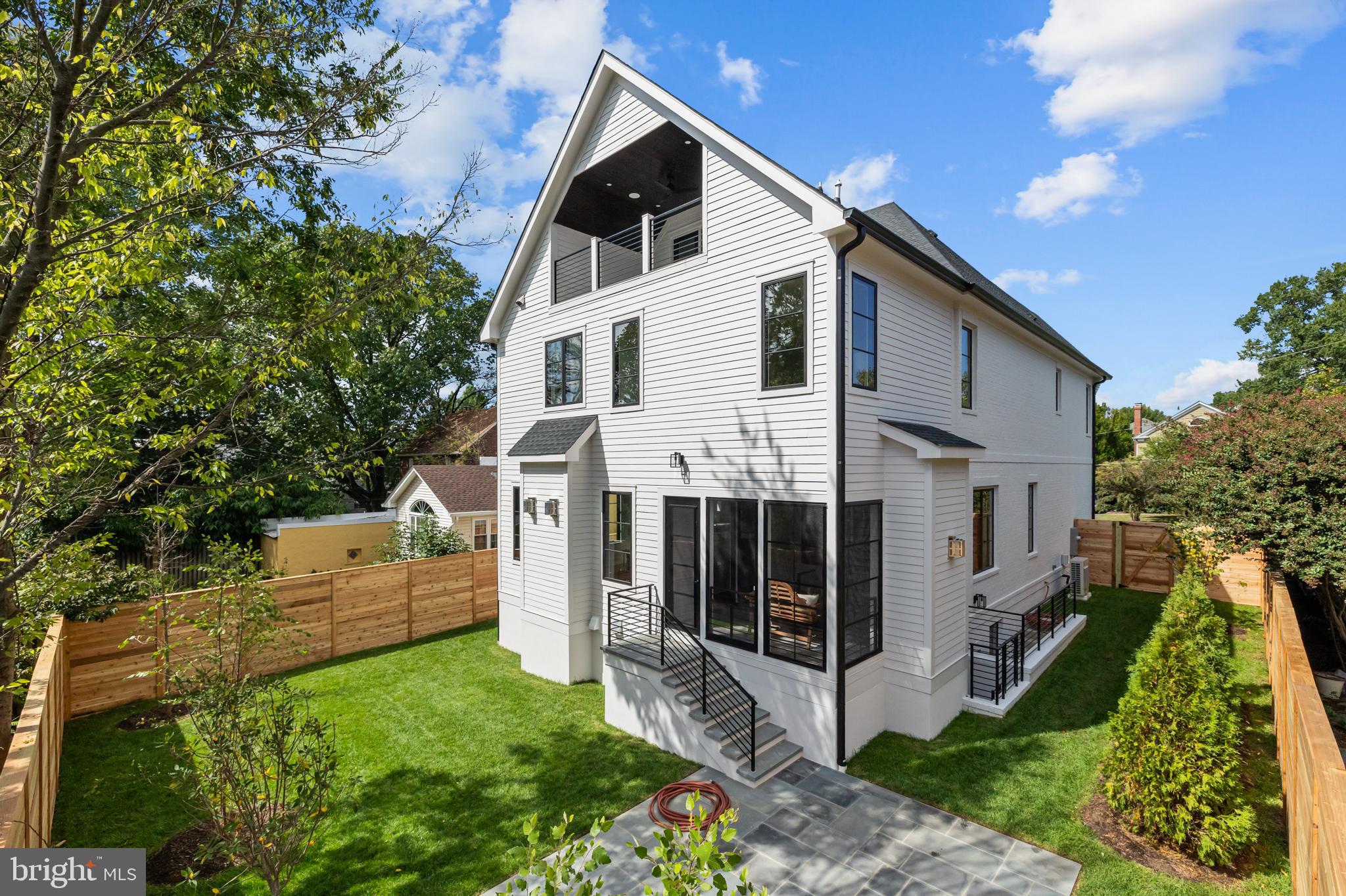 LYON VILLAGE - Residential