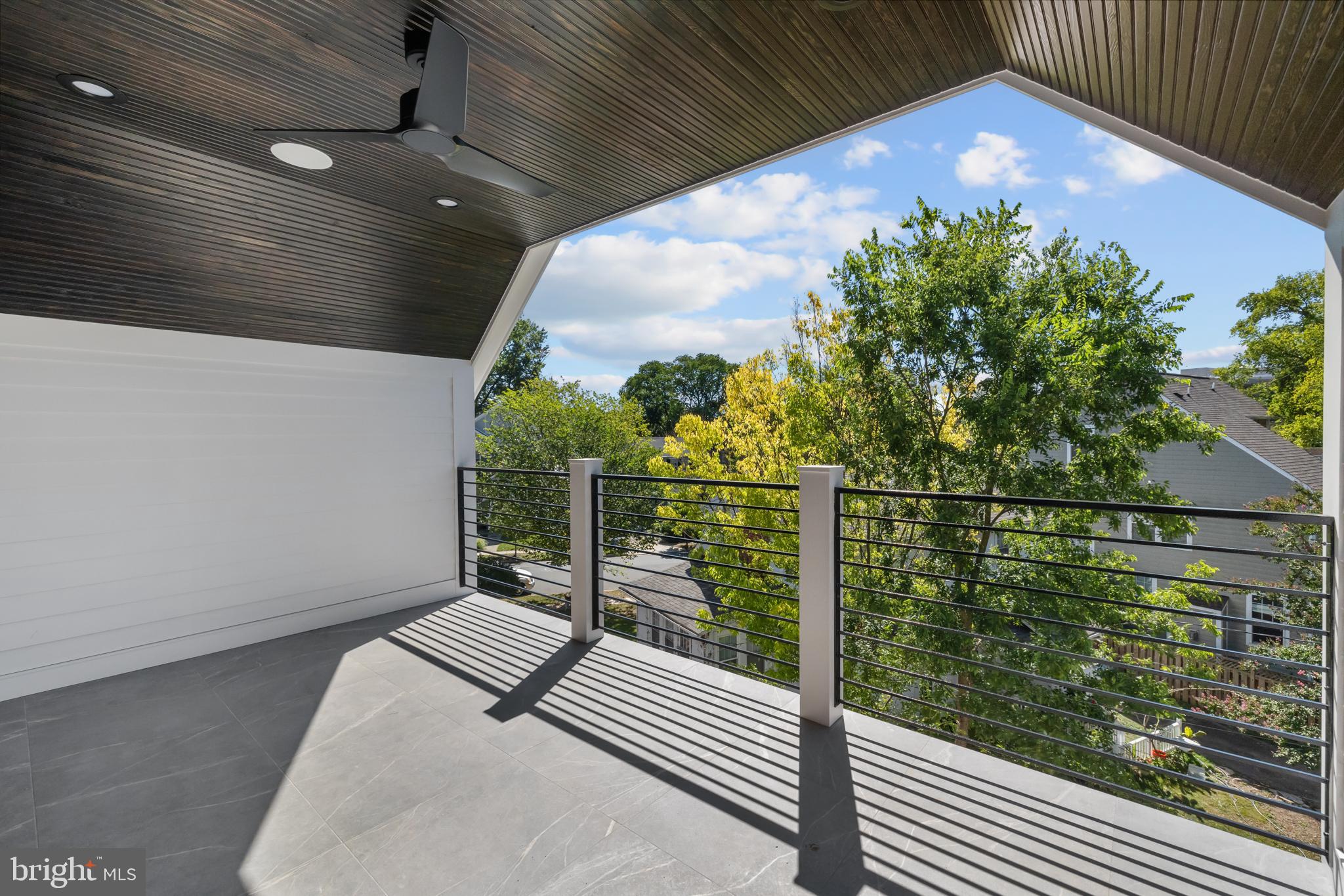 LYON VILLAGE - Residential