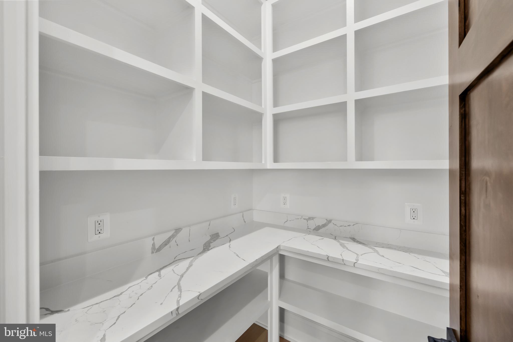 LYON VILLAGE - Residential