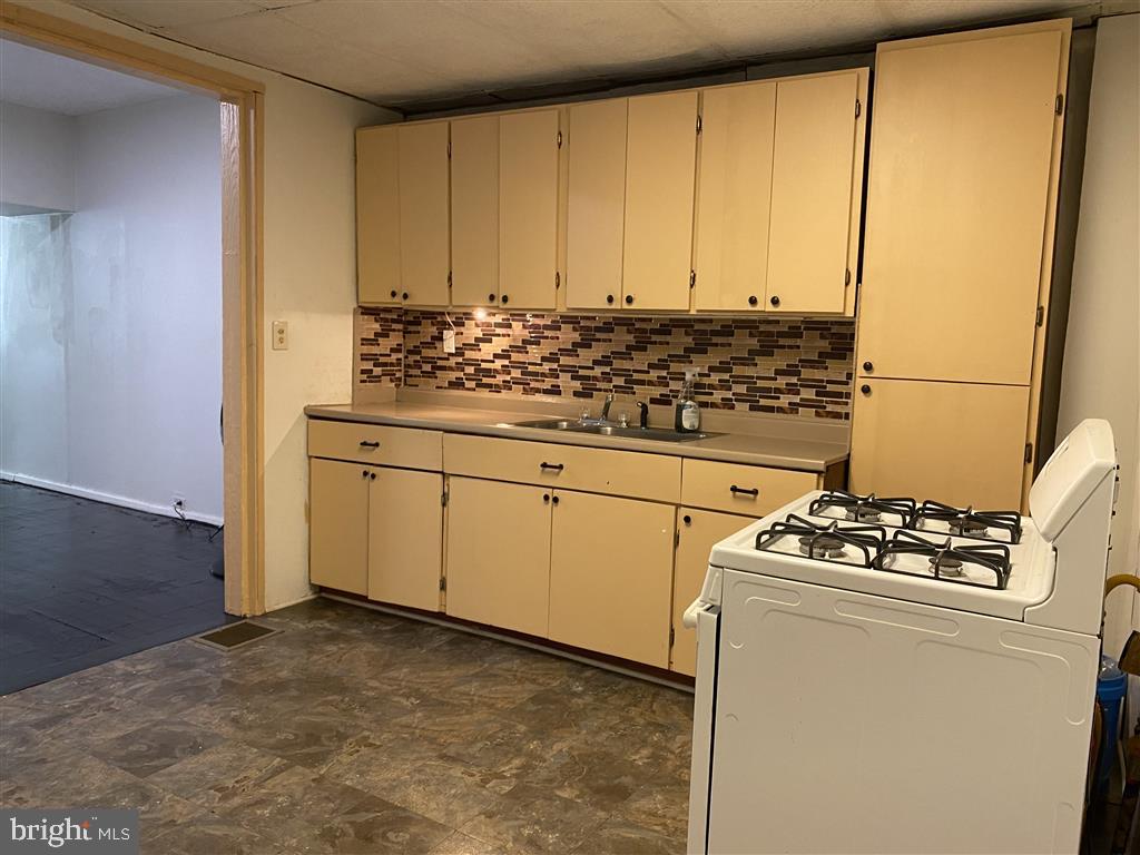 WASHINGTON VILLAGE - Residential