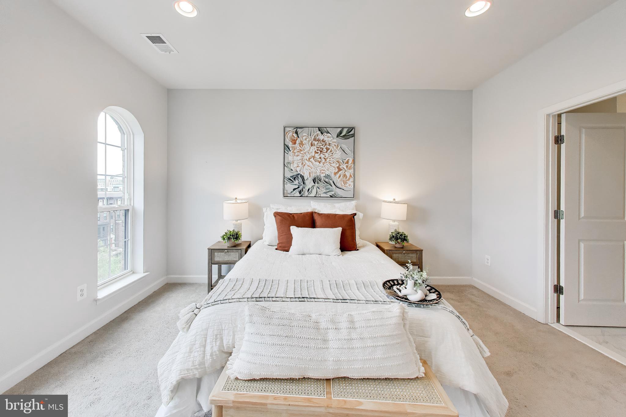 POTOMAC OVERLOOK - Residential