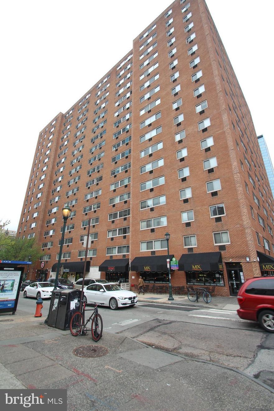 Very nice and well maintained 1 bed, 1 bath condo in Riverwest! This unit features hardwood floors, huge windows and tons of natural light. Close to public transportation, restaurants, shops and much more. Make your appointment today! All utilities are included in the monthly condo fees, including cable, Wifi not included.
