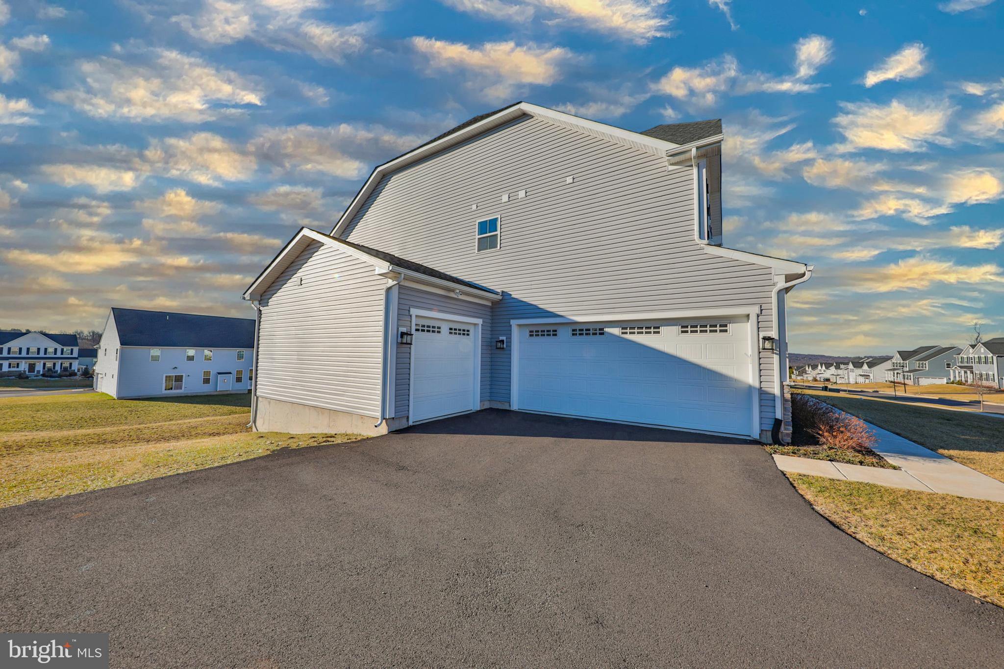 ESTATES AT SAUCON VALLEY - Residential