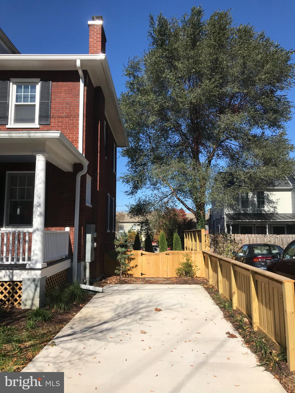 6 W CECIL STREET