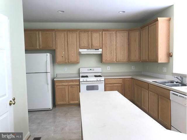 SOMERSET - Residential Lease