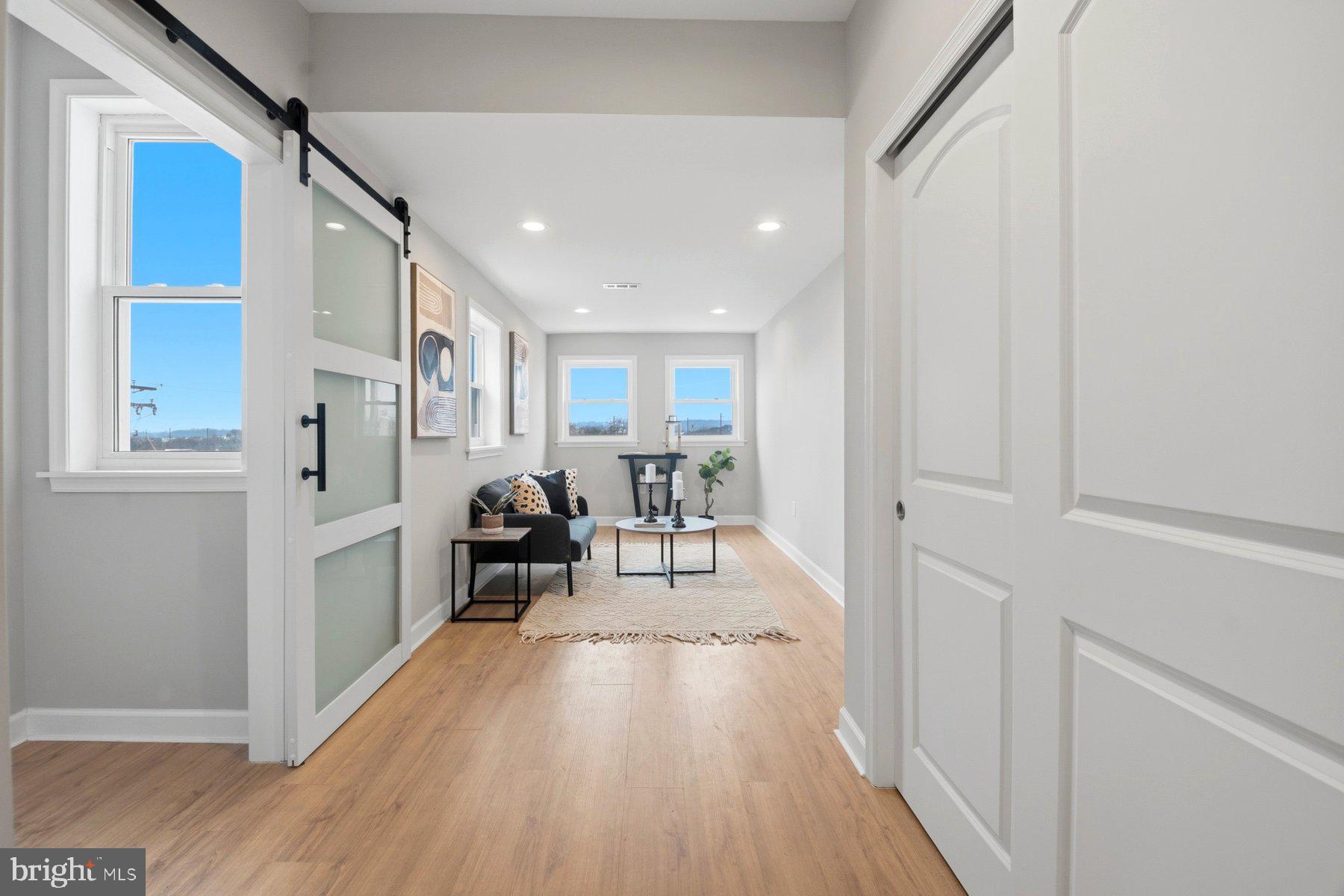 SANDTOWN-WINCHESTER - Residential