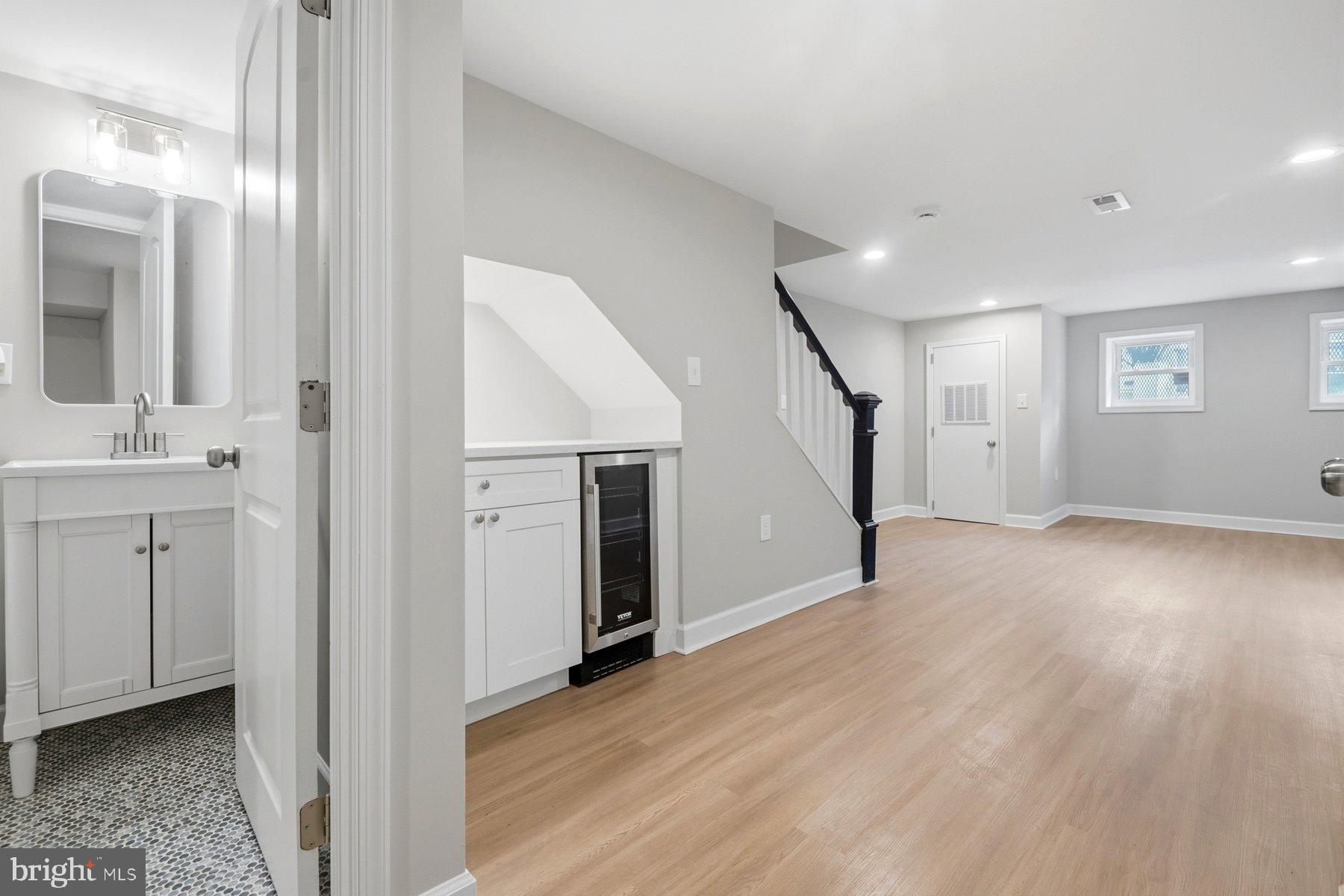 SANDTOWN-WINCHESTER - Residential