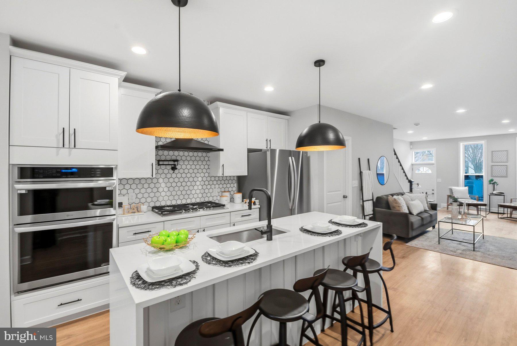 SANDTOWN-WINCHESTER - Residential