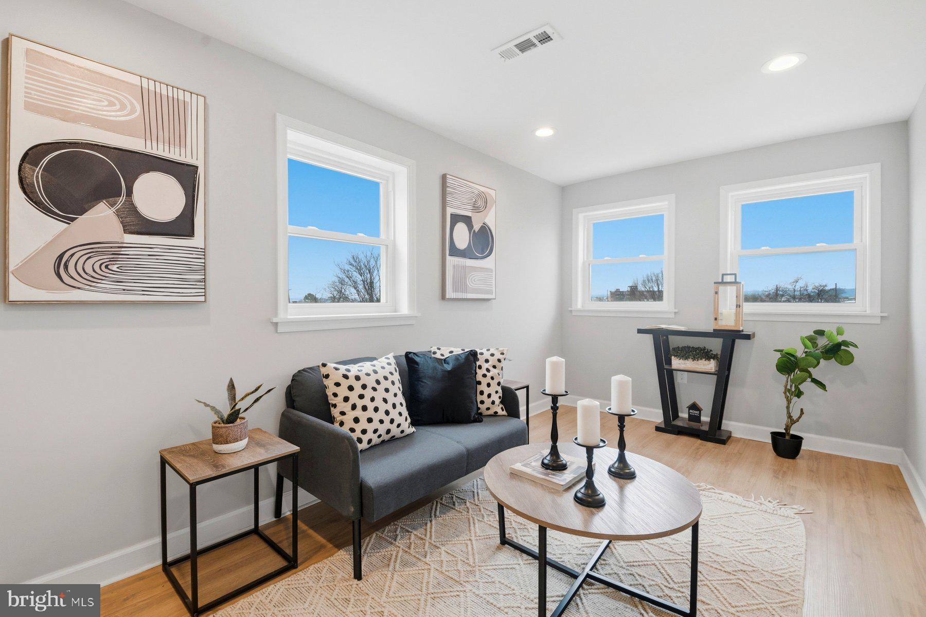 SANDTOWN-WINCHESTER - Residential