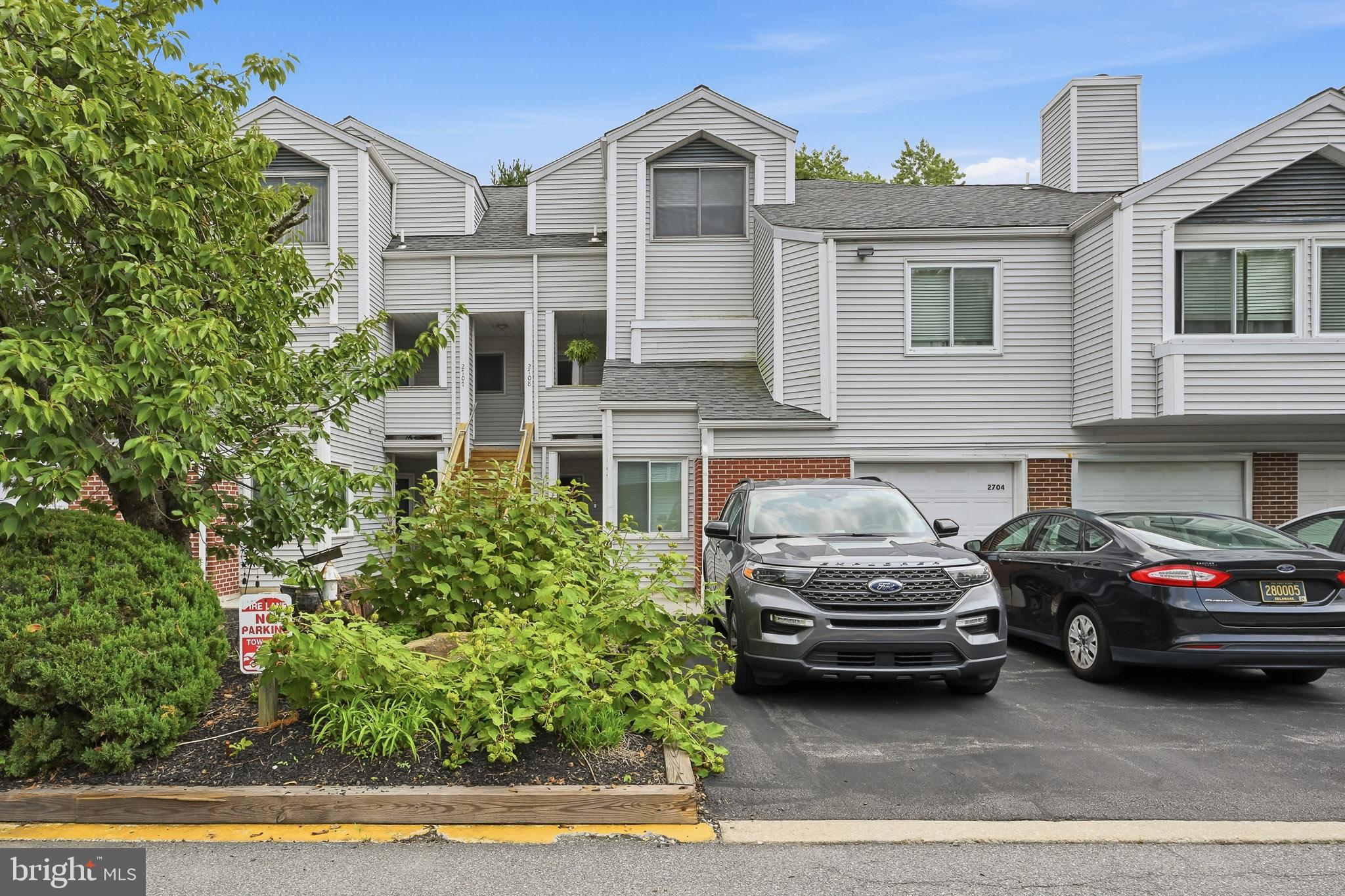 2708 CREEKSIDE DRIVE