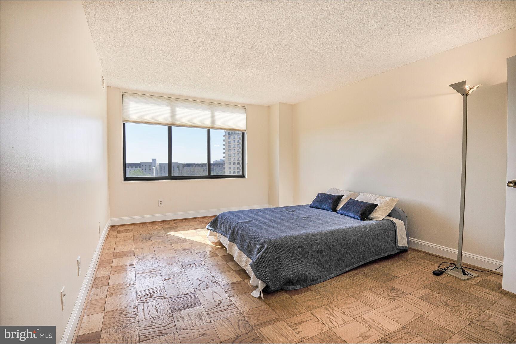 PROMENADE TOWERS - Residential