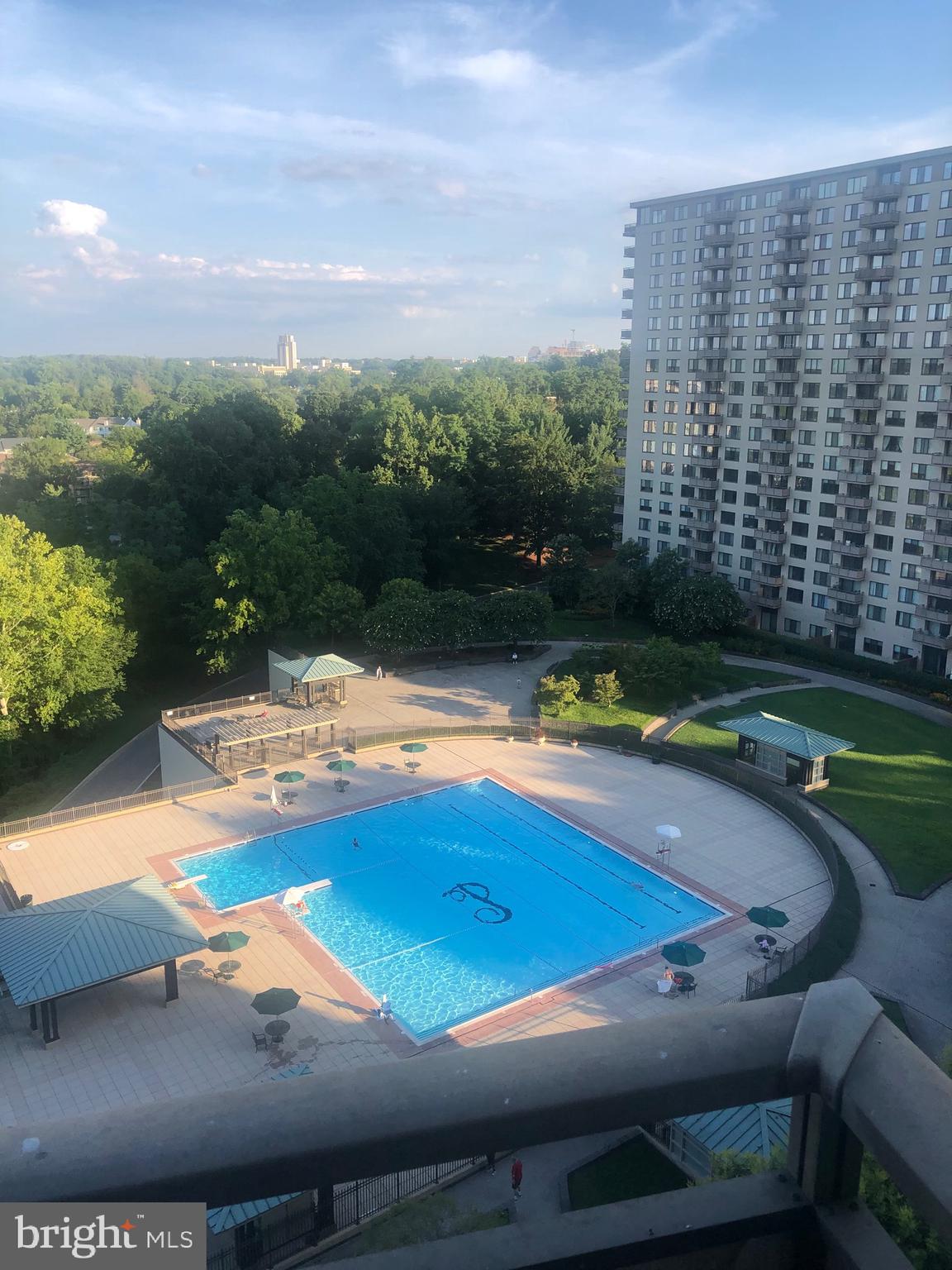 PROMENADE TOWERS - Residential