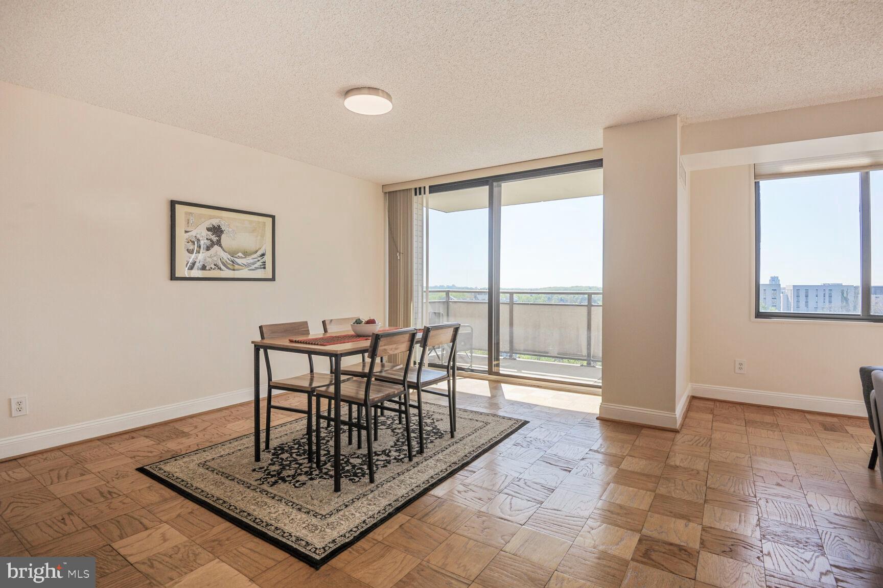 PROMENADE TOWERS - Residential