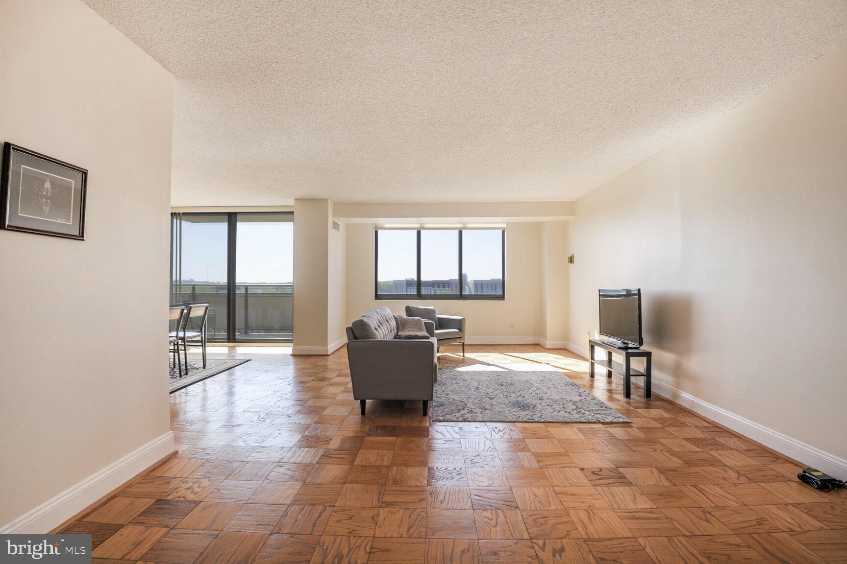 PROMENADE TOWERS - Residential