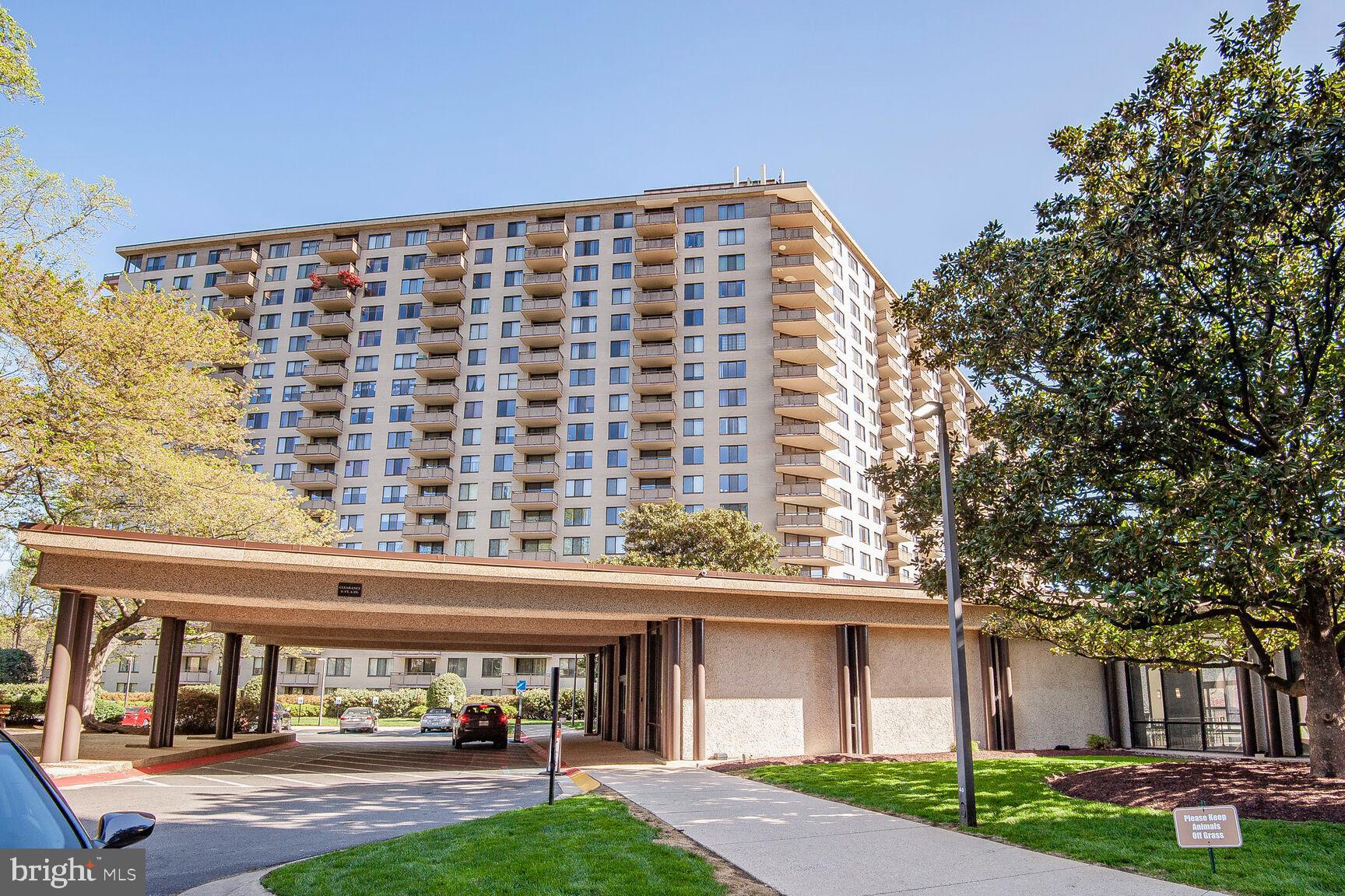 PROMENADE TOWERS - Residential