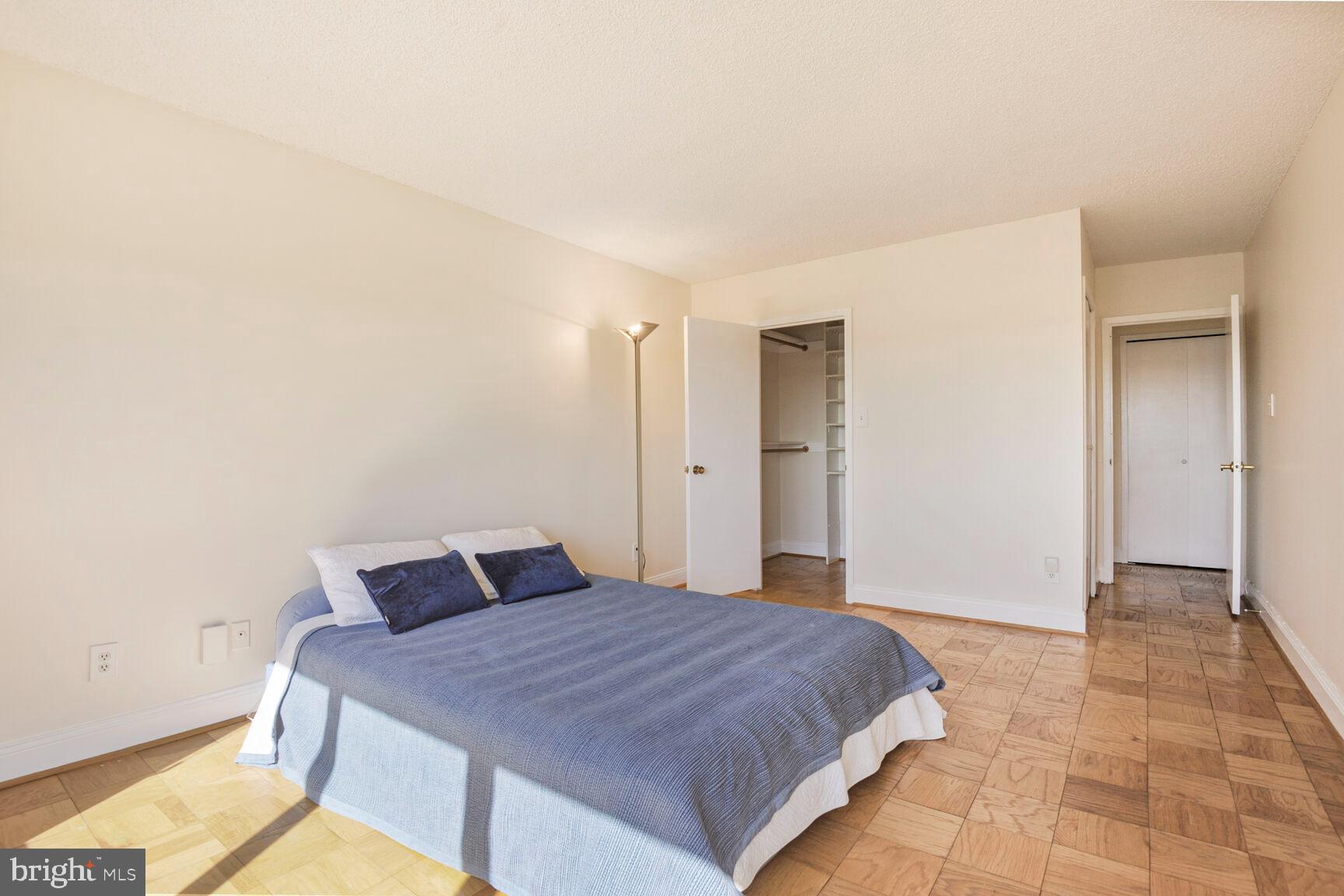 PROMENADE TOWERS - Residential