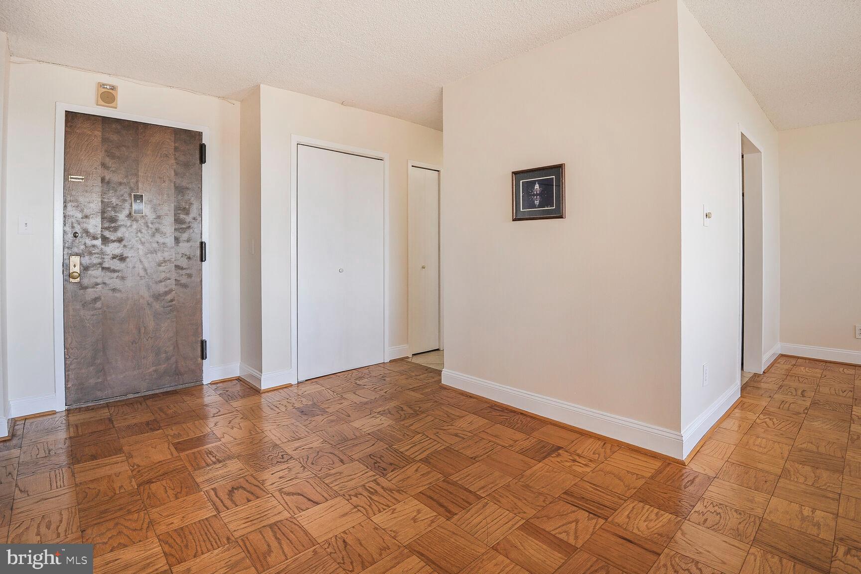 PROMENADE TOWERS - Residential