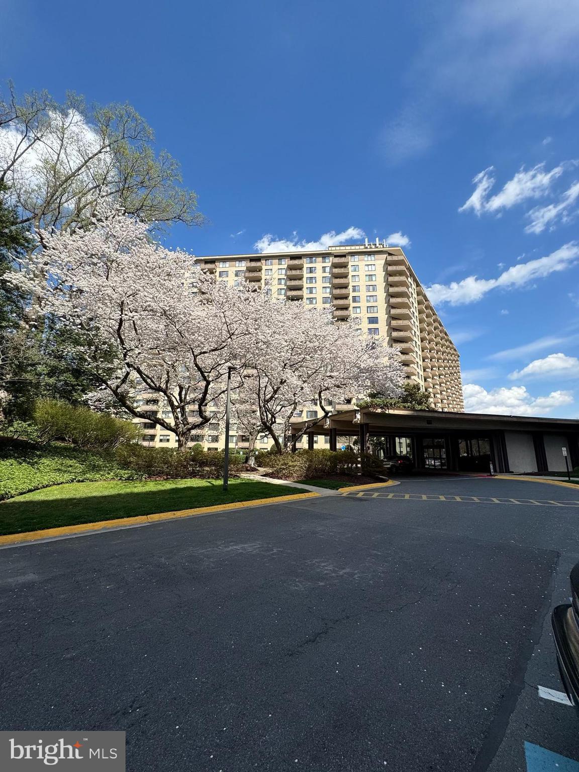 PROMENADE TOWERS - Residential