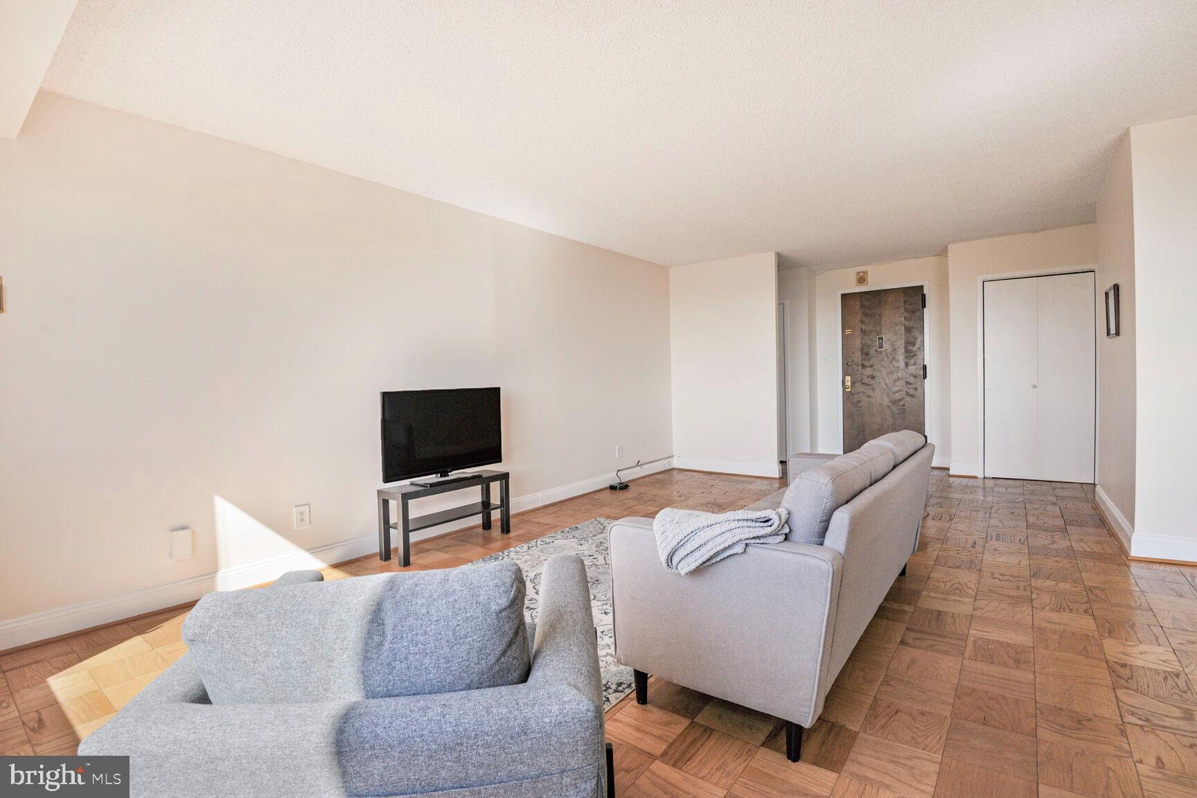 PROMENADE TOWERS - Residential