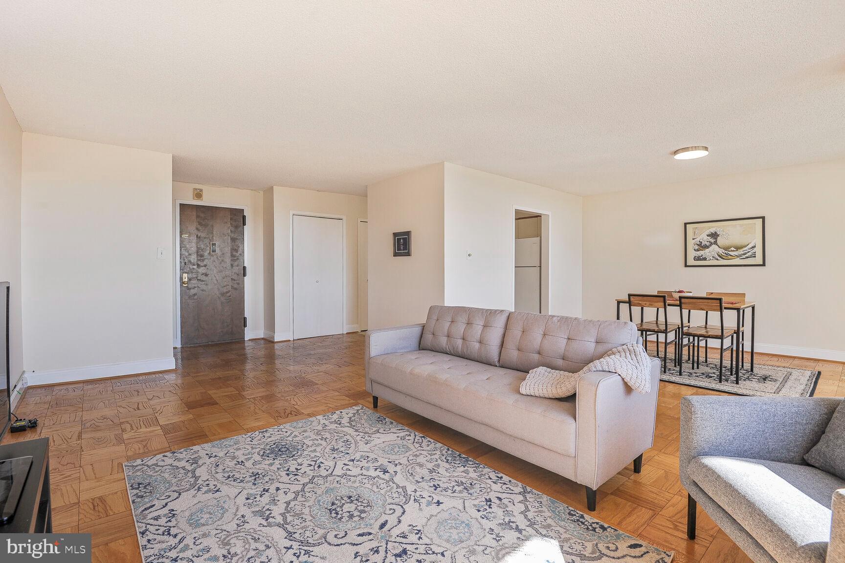 PROMENADE TOWERS - Residential