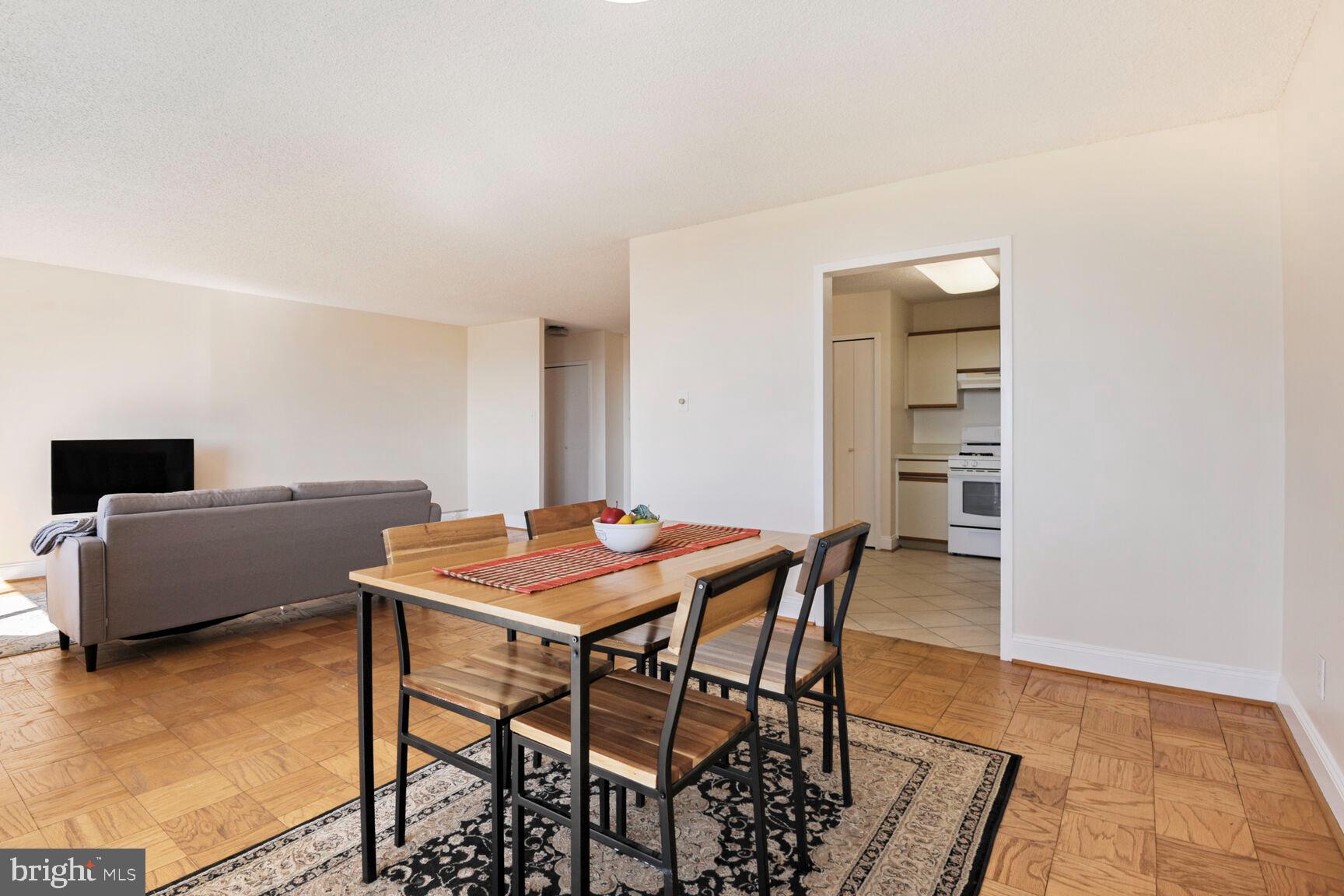 PROMENADE TOWERS - Residential