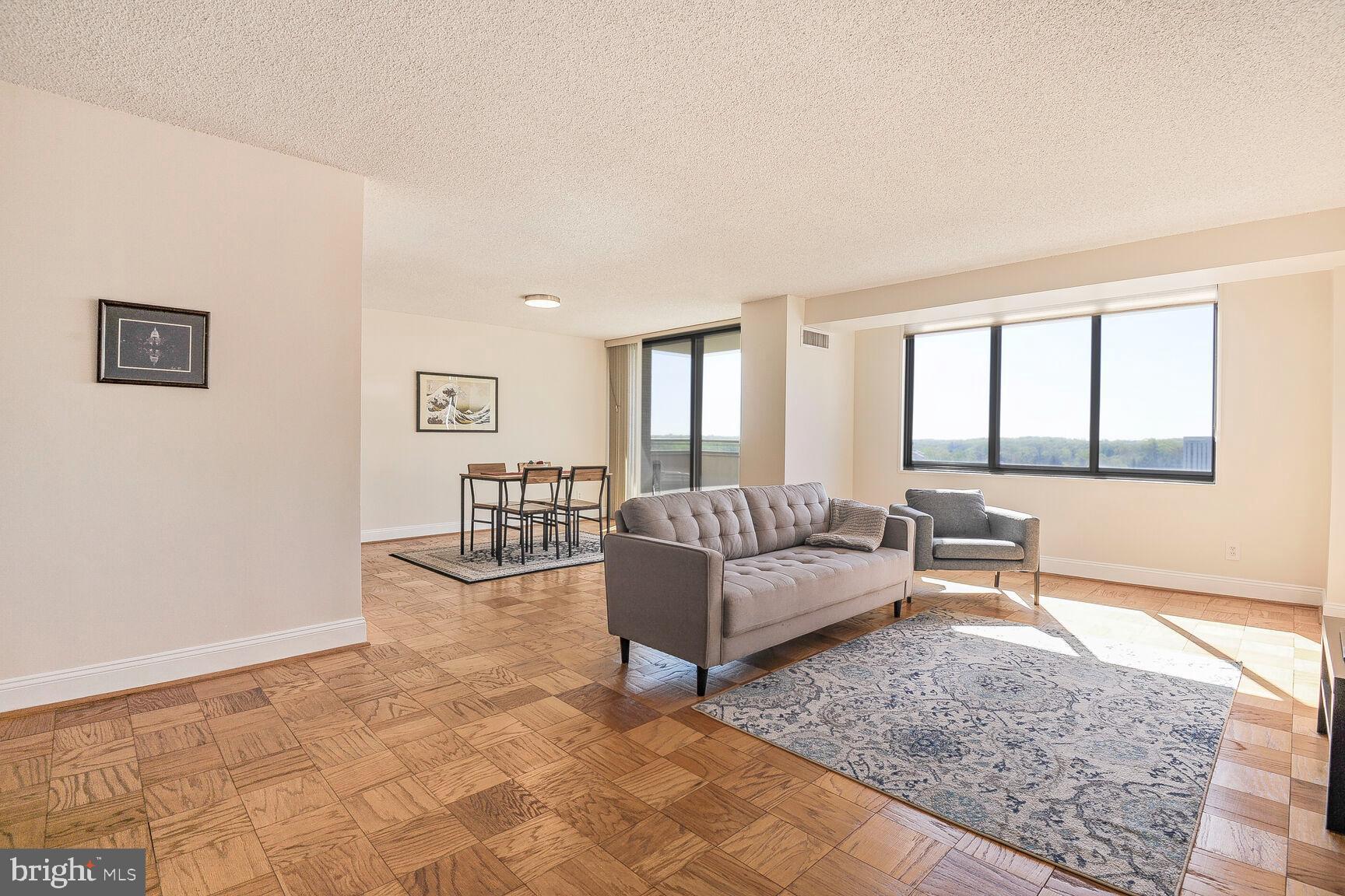 PROMENADE TOWERS - Residential