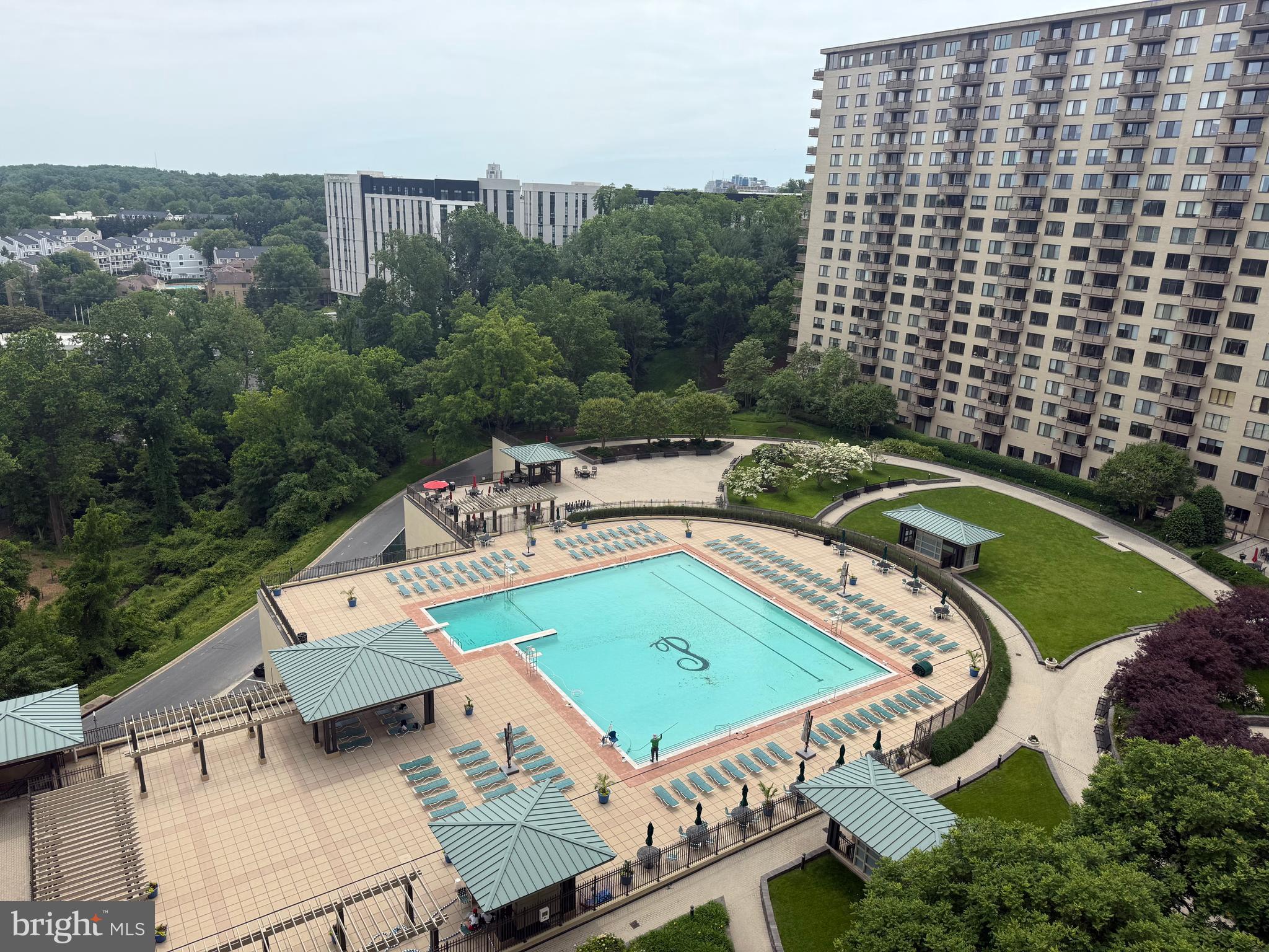 PROMENADE TOWERS - Residential