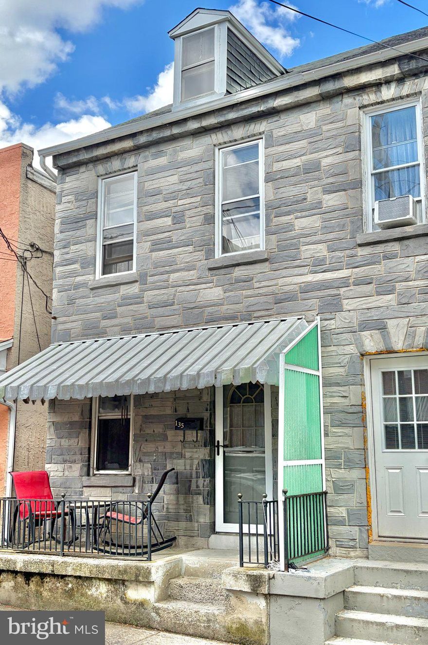Calling all those looking for a project!  This 3-bedroom, 1-bathroom duplex offers a solid investment opportunity. The home has great bones, but has not been updated in quite some time. This property is ideal for investors seeking to capitalize on the growing rental market or to flip for profit.  Being sold as-is.