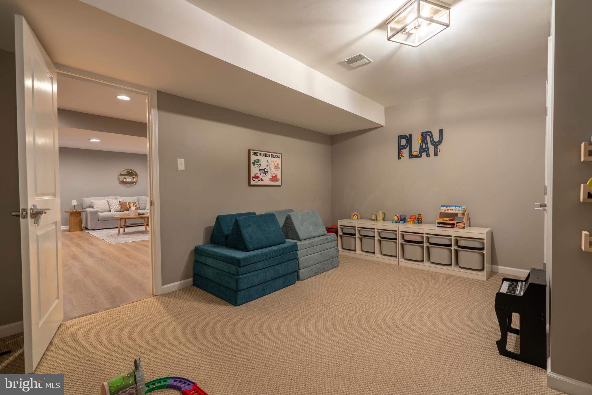 MACOBY RUN - Residential