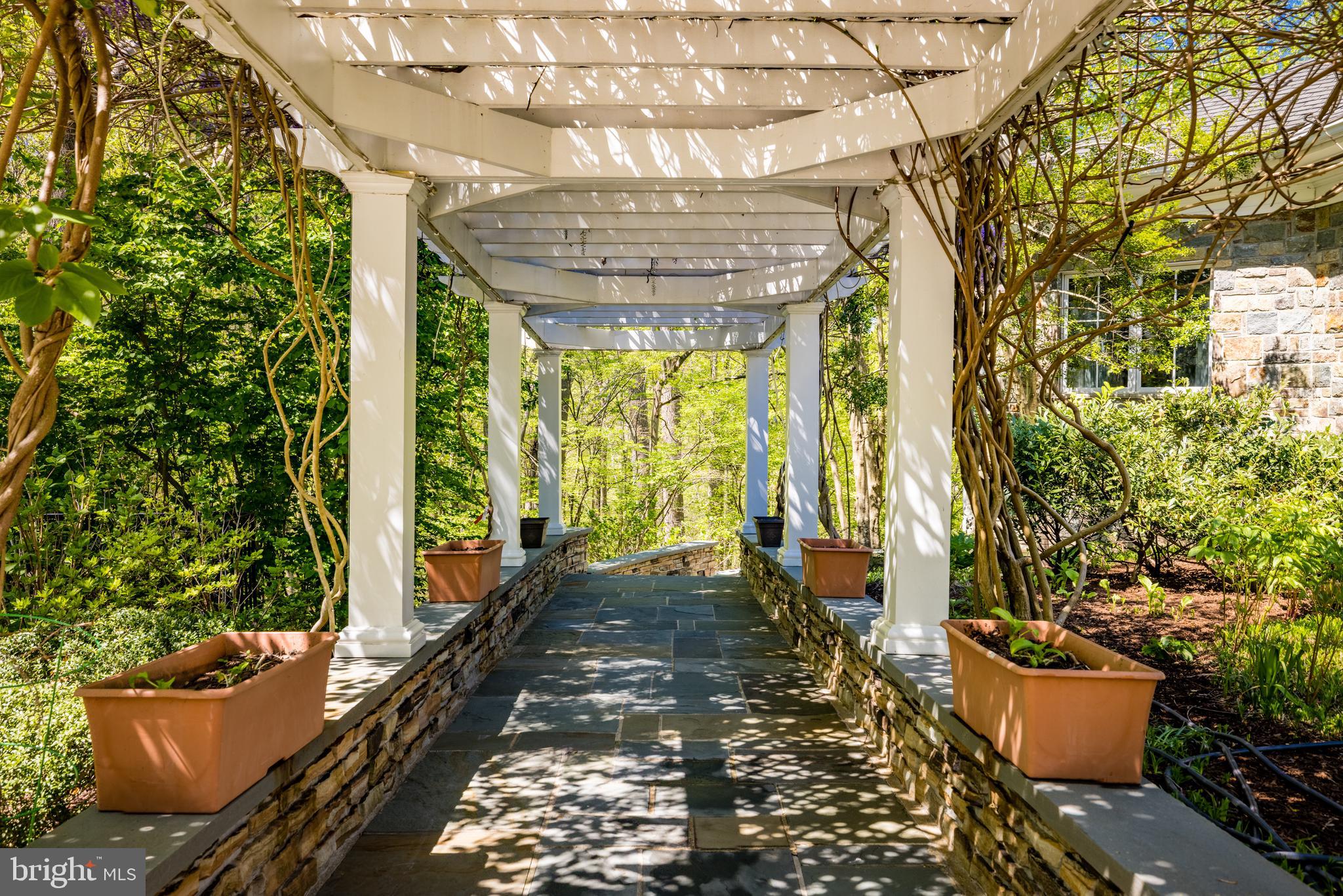 EAGLE ROCK - Residential