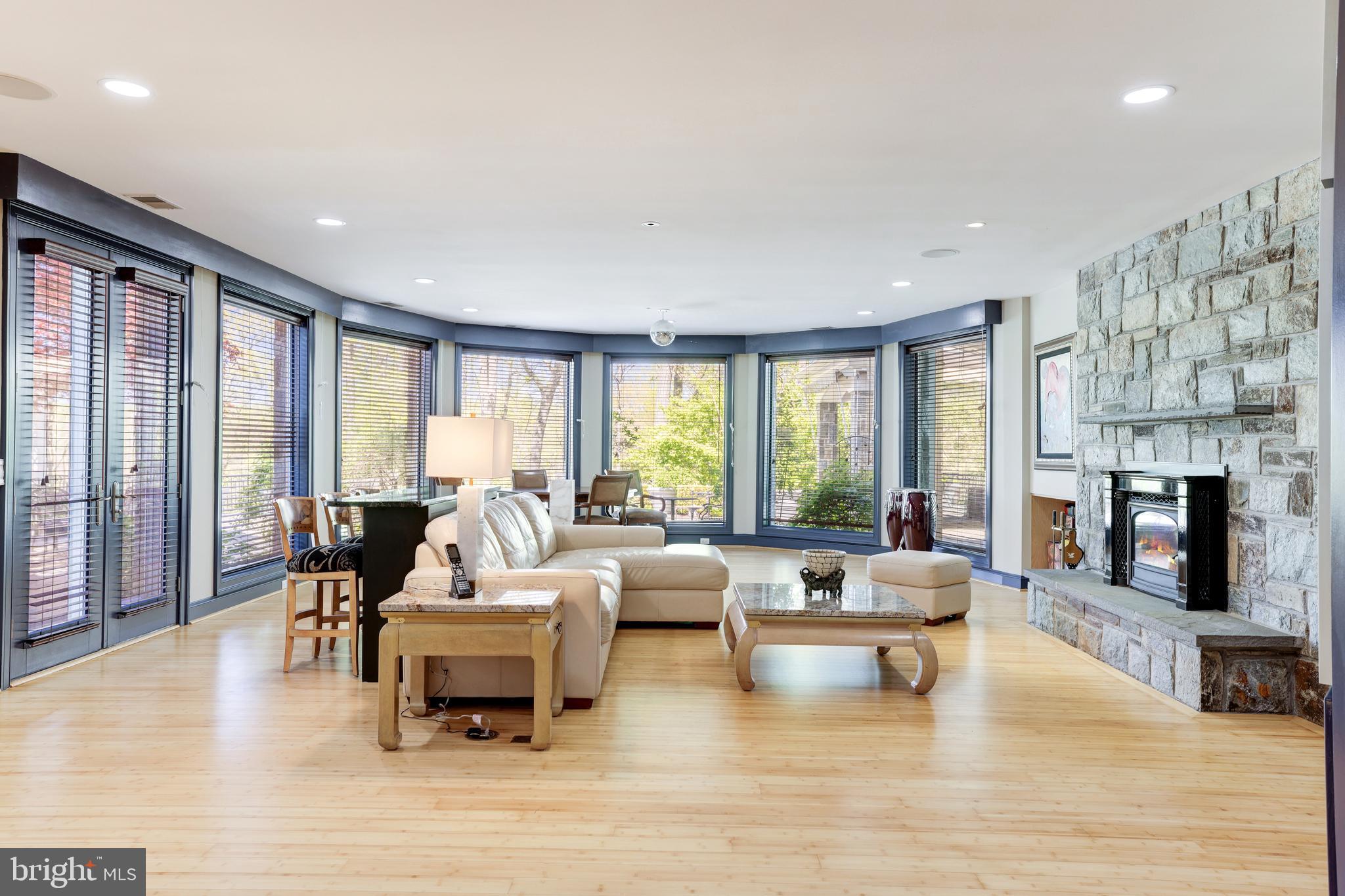 EAGLE ROCK - Residential