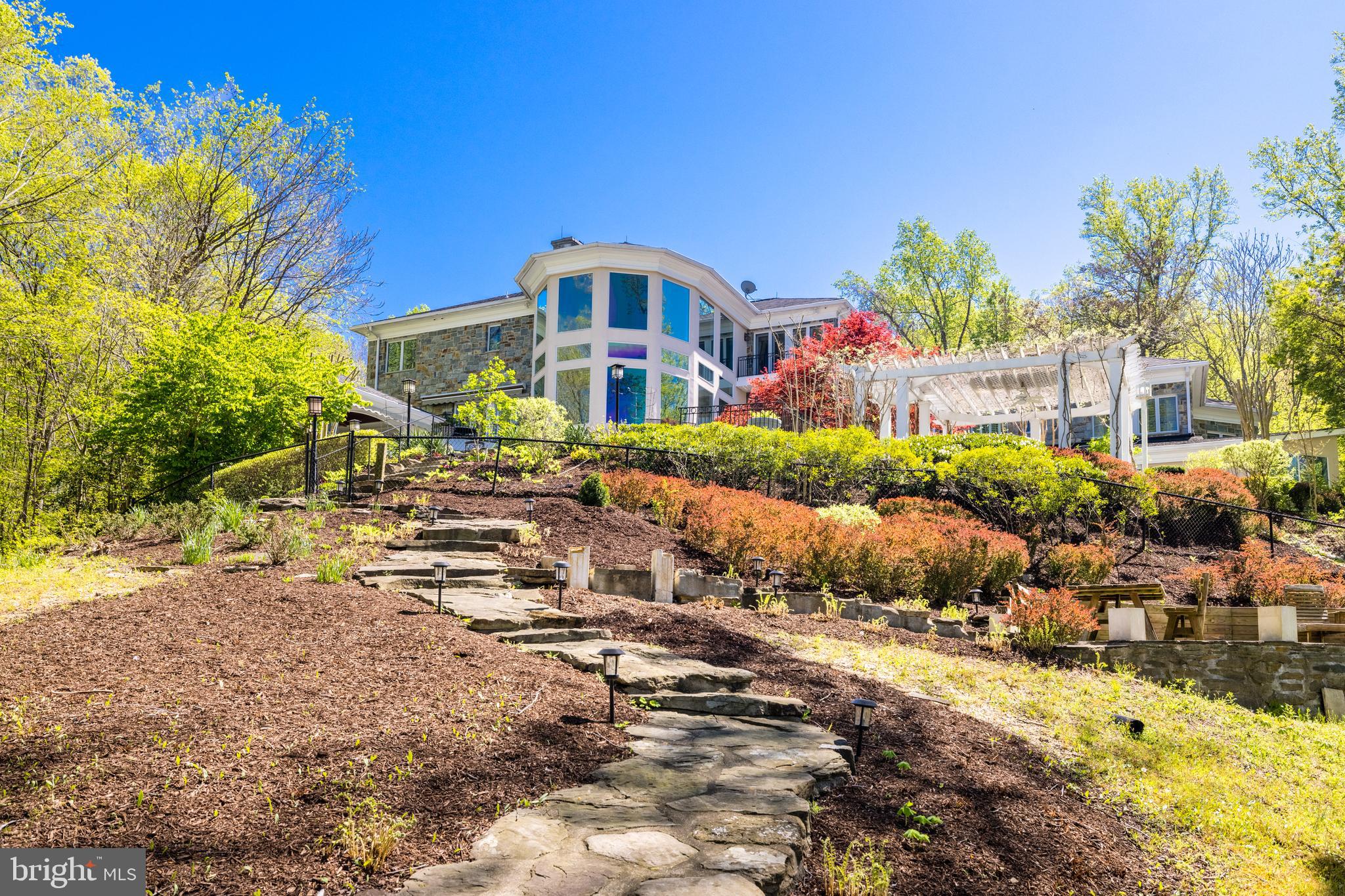 EAGLE ROCK - Residential