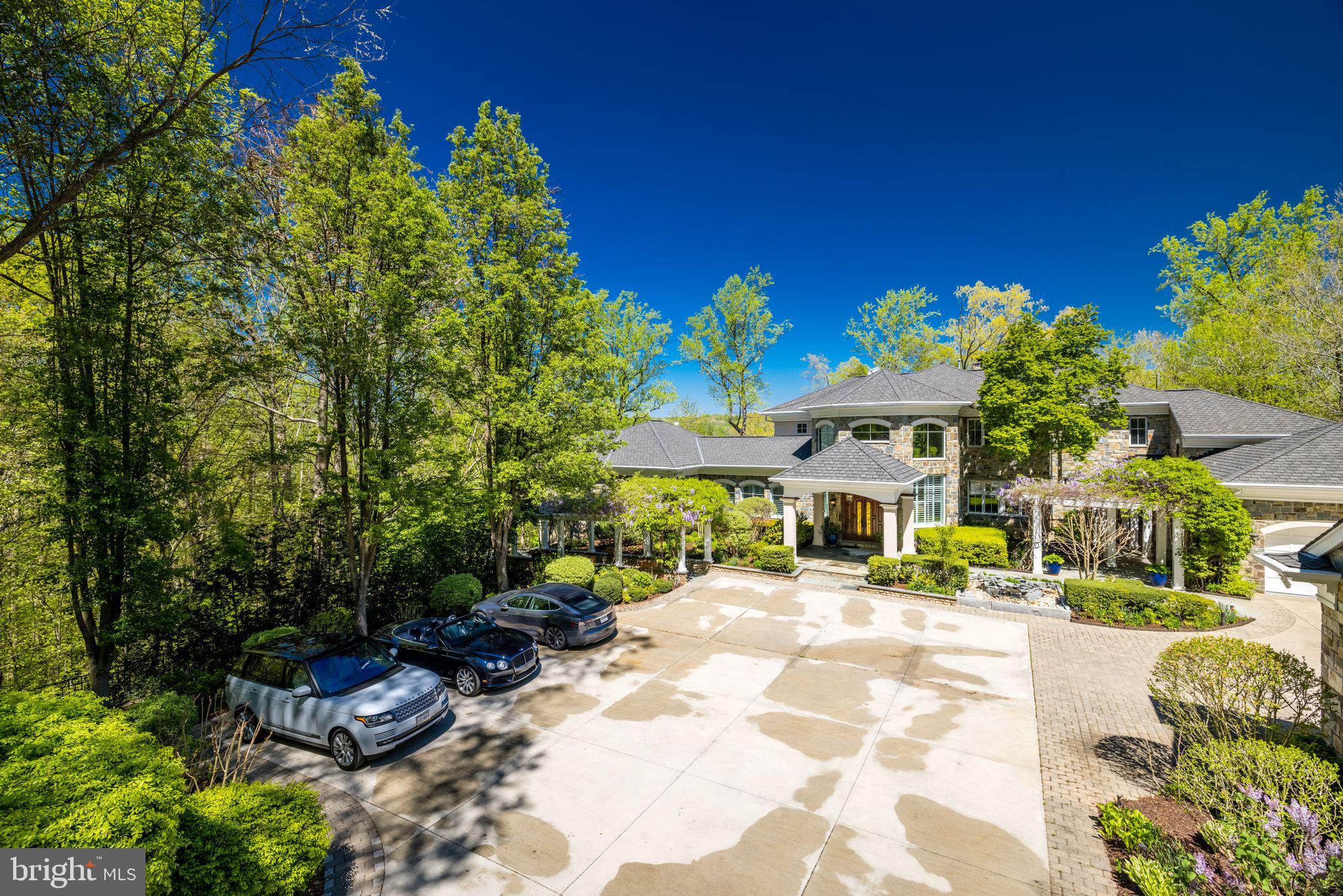 658 LIVE OAK DRIVE