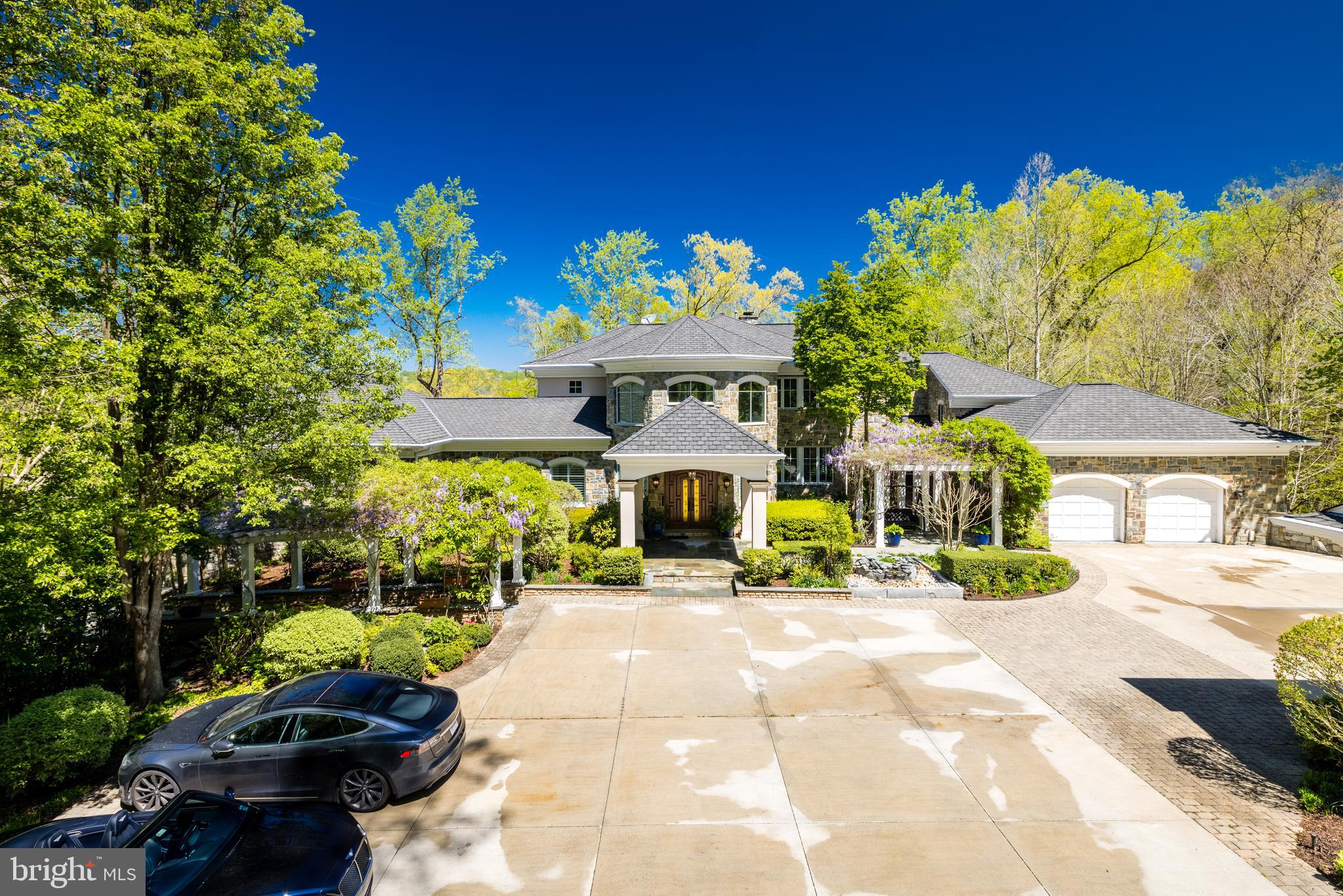 658 LIVE OAK DRIVE