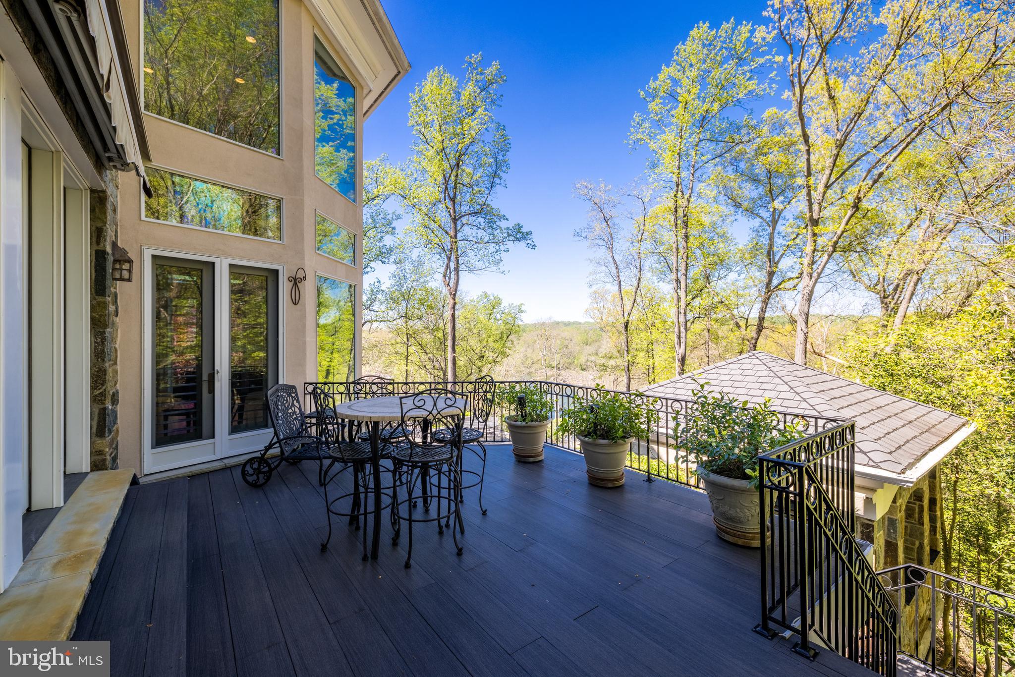 EAGLE ROCK - Residential